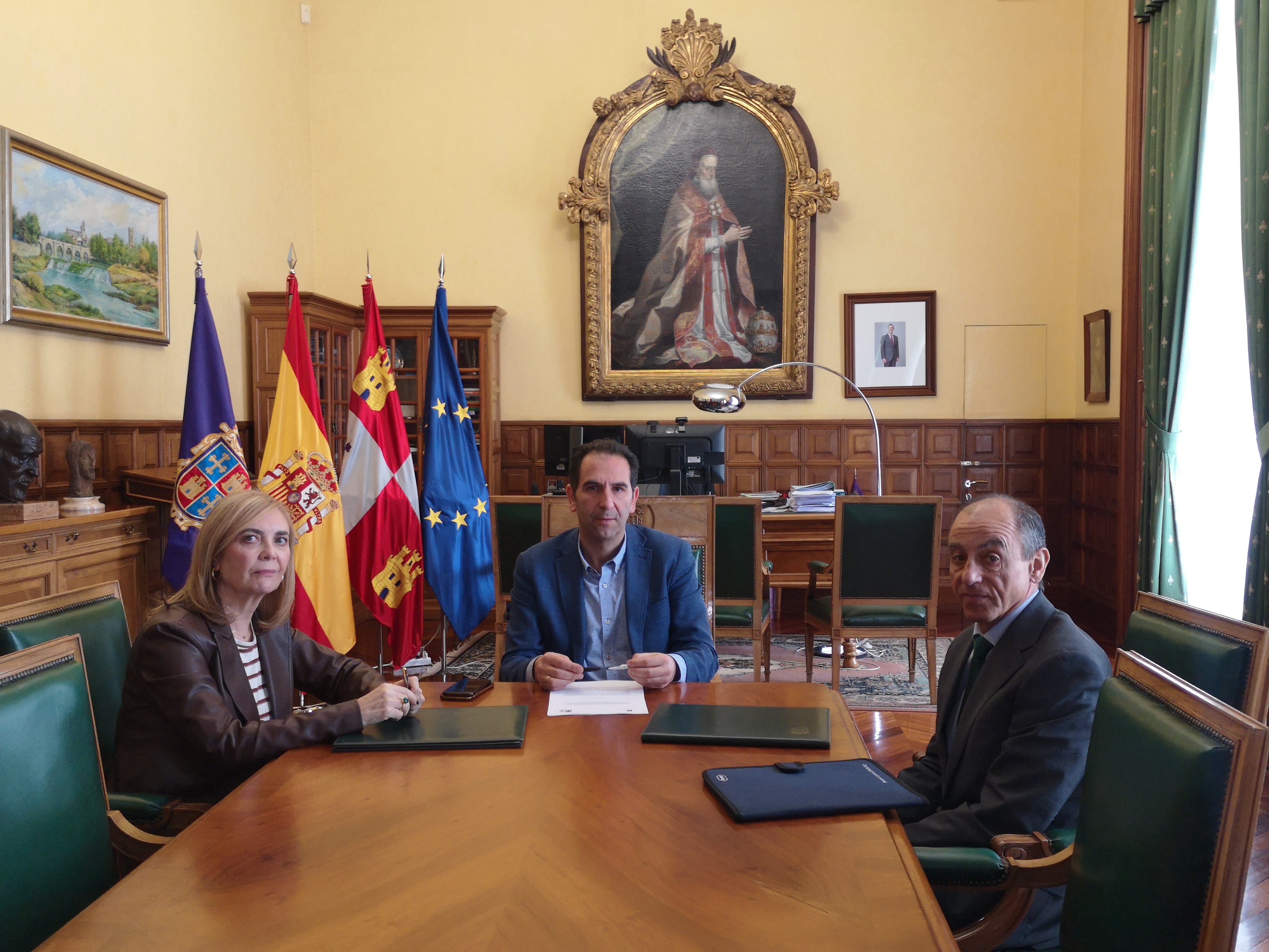 Imagen de la firma del convenio esta mañana en el Ayuntamiento de Palencia