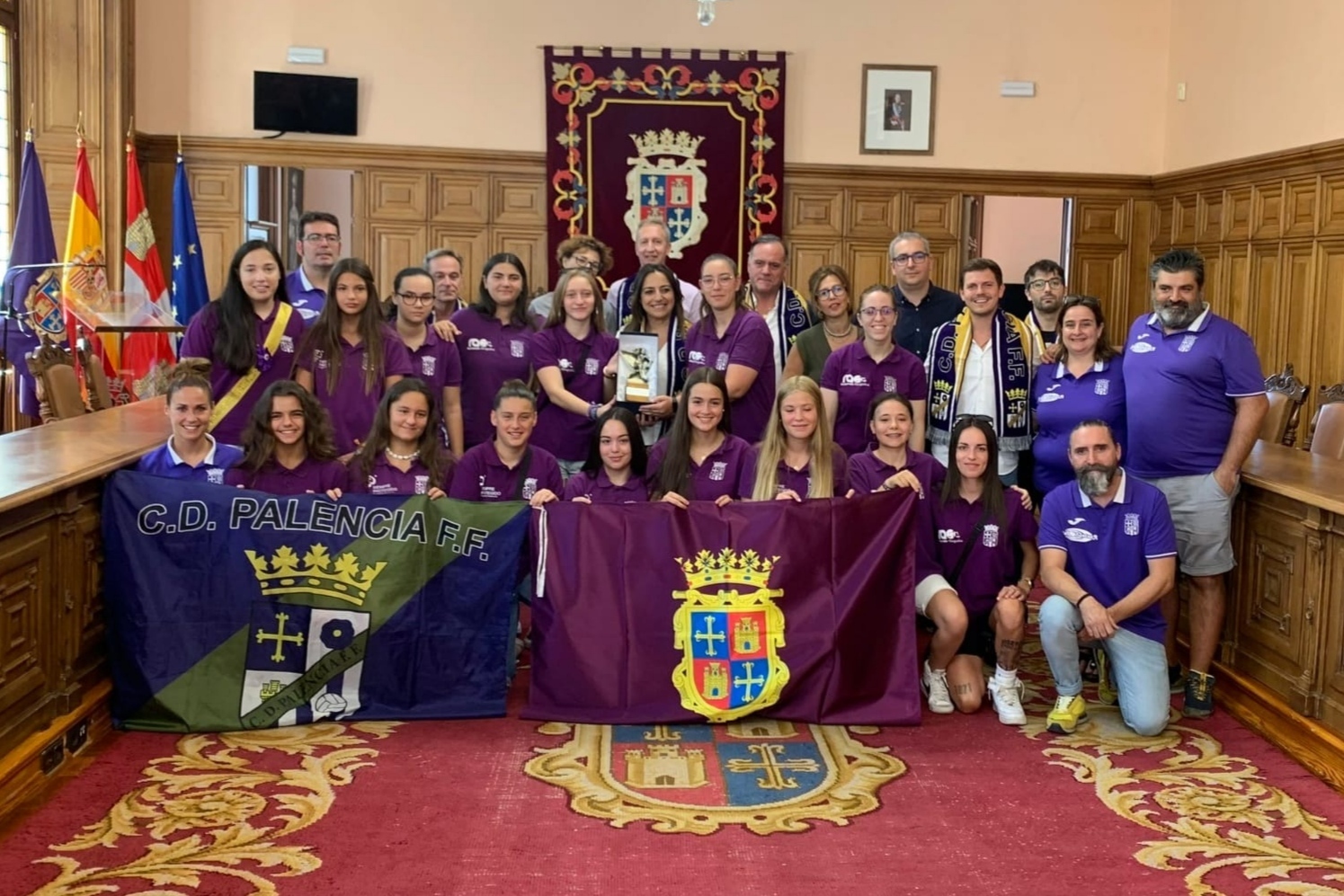 Miriam Andrés felicitó a las jugadoras por su triunfo deportivo.