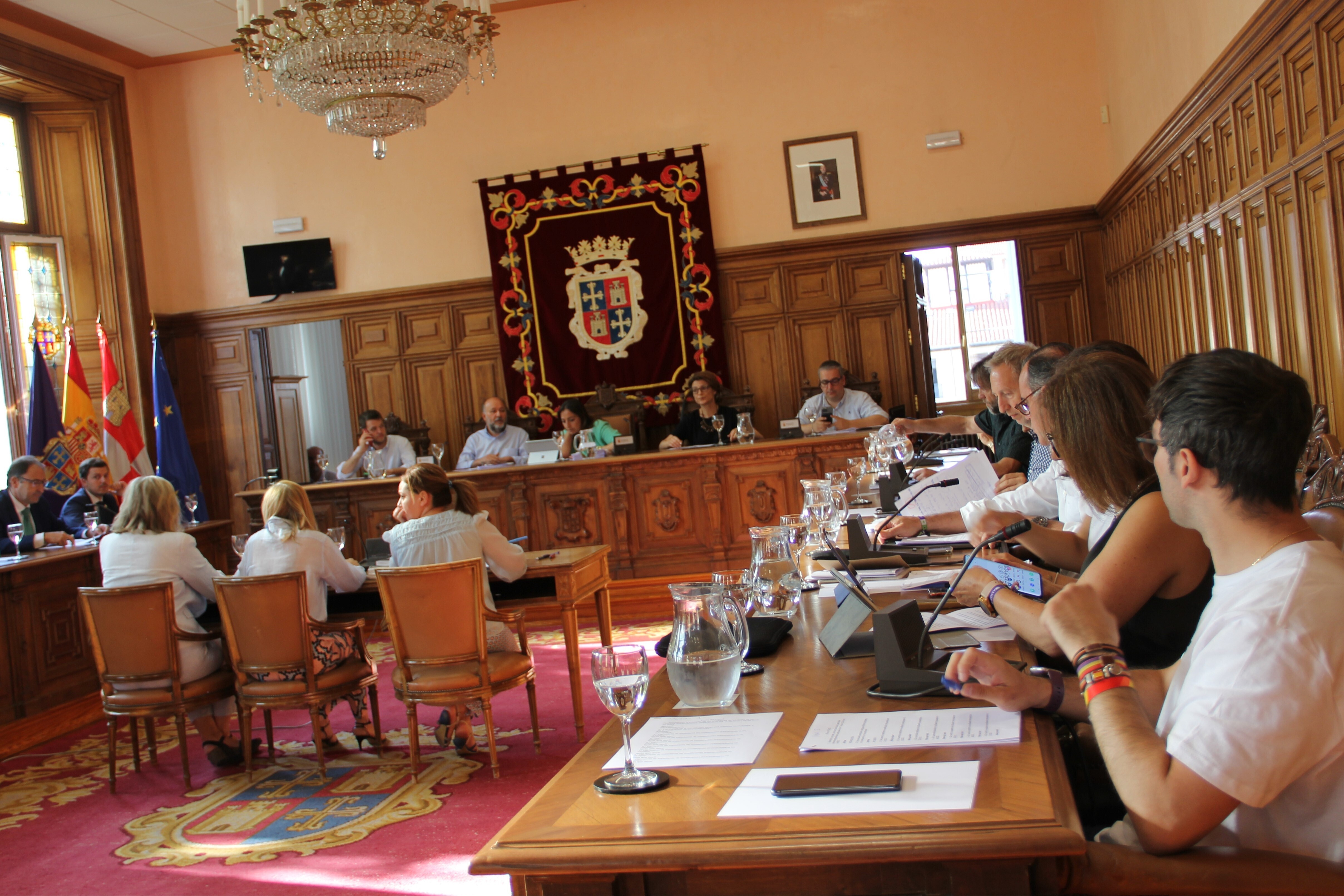 El pleno estuvo marcado por las modificaciones presupuestarias