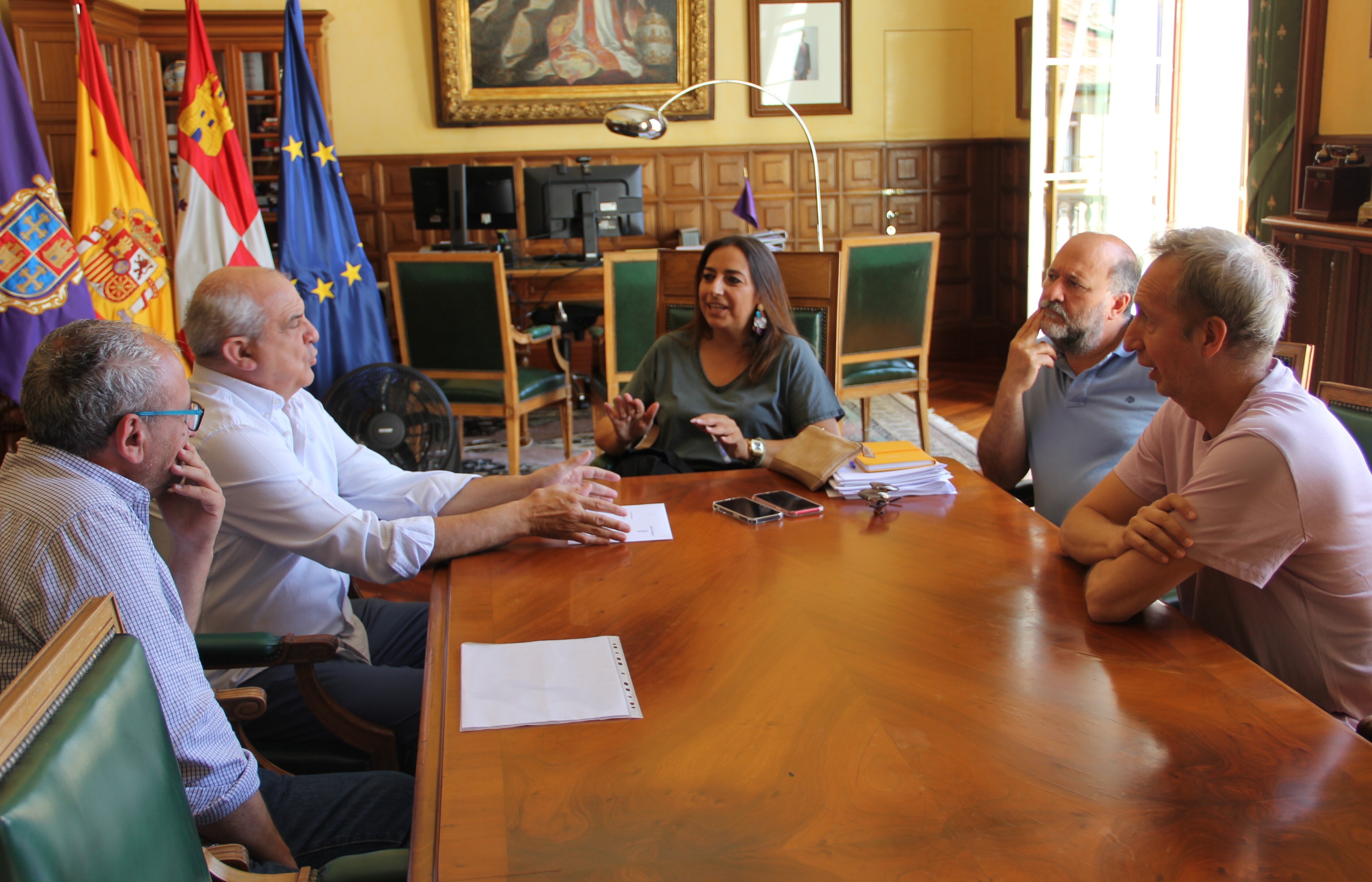 El equipo de Gobierno aprueba el esfuerzo presupuestario con el respaldo del resto de grupos políticos.