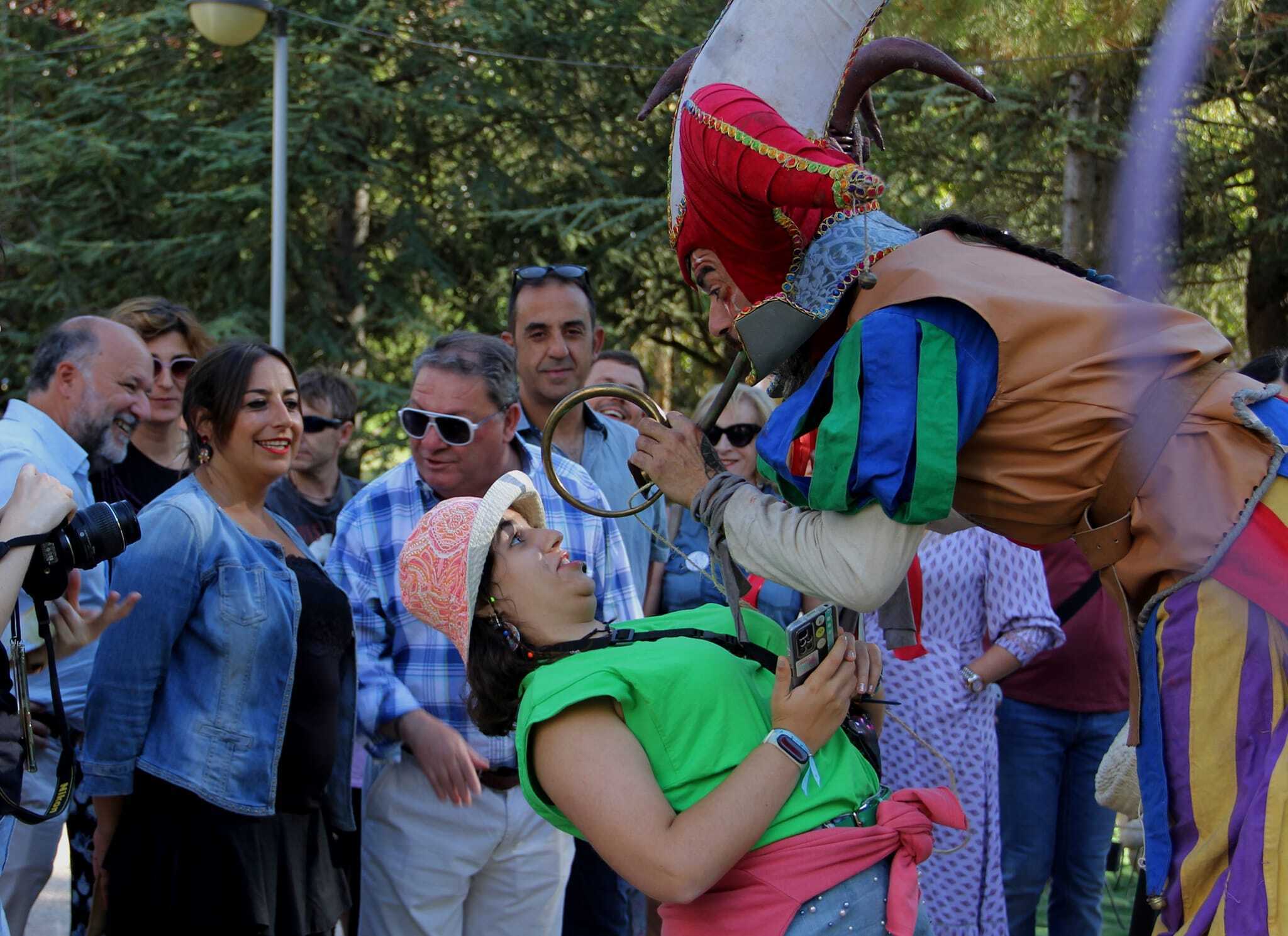 Estará amenizado con más de cuarenta actividades al día que incluyen actuaciones, animaciones y vistosos pasacalles.