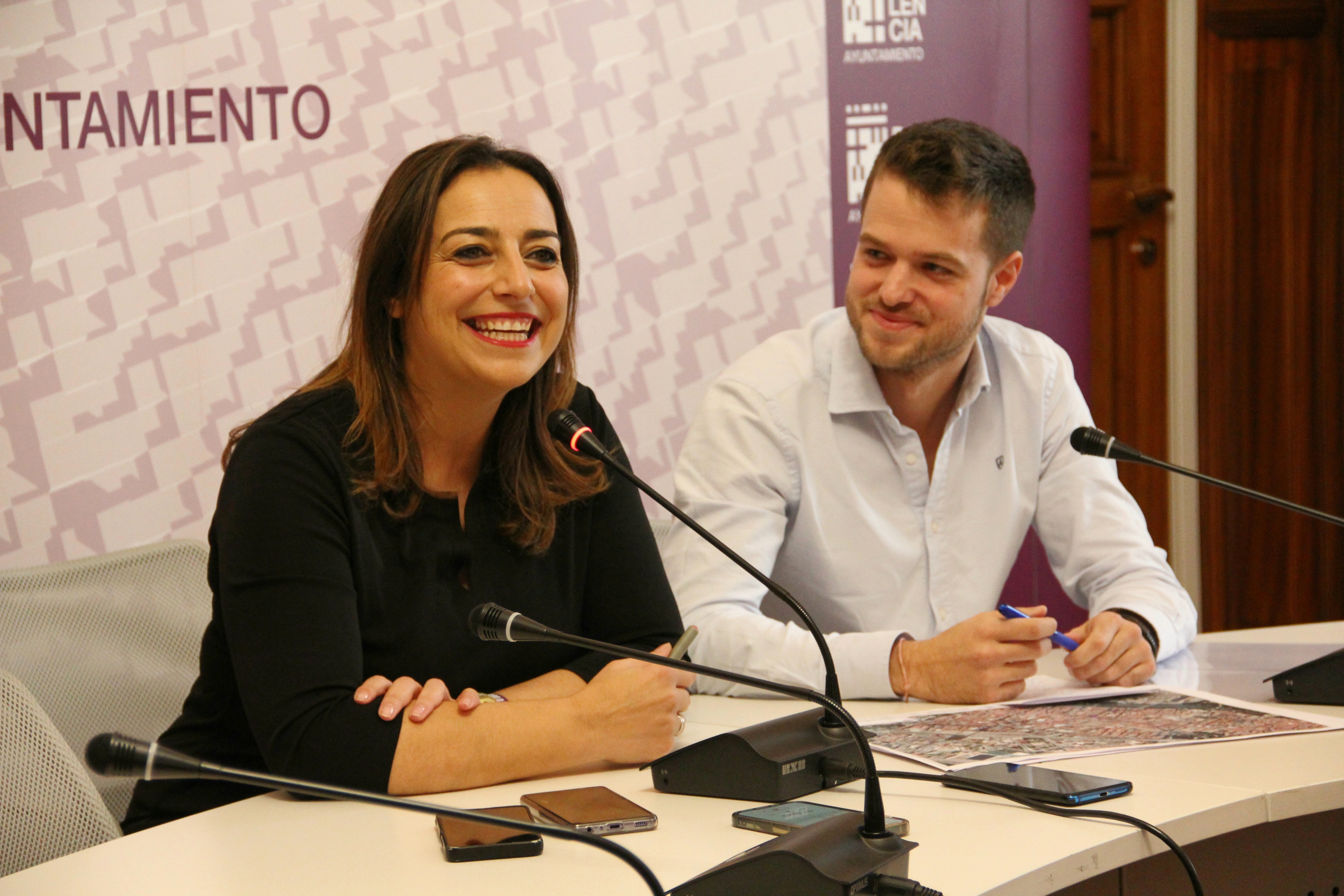 Se recupera espacio para el peatón y mejora la accesibilidad.