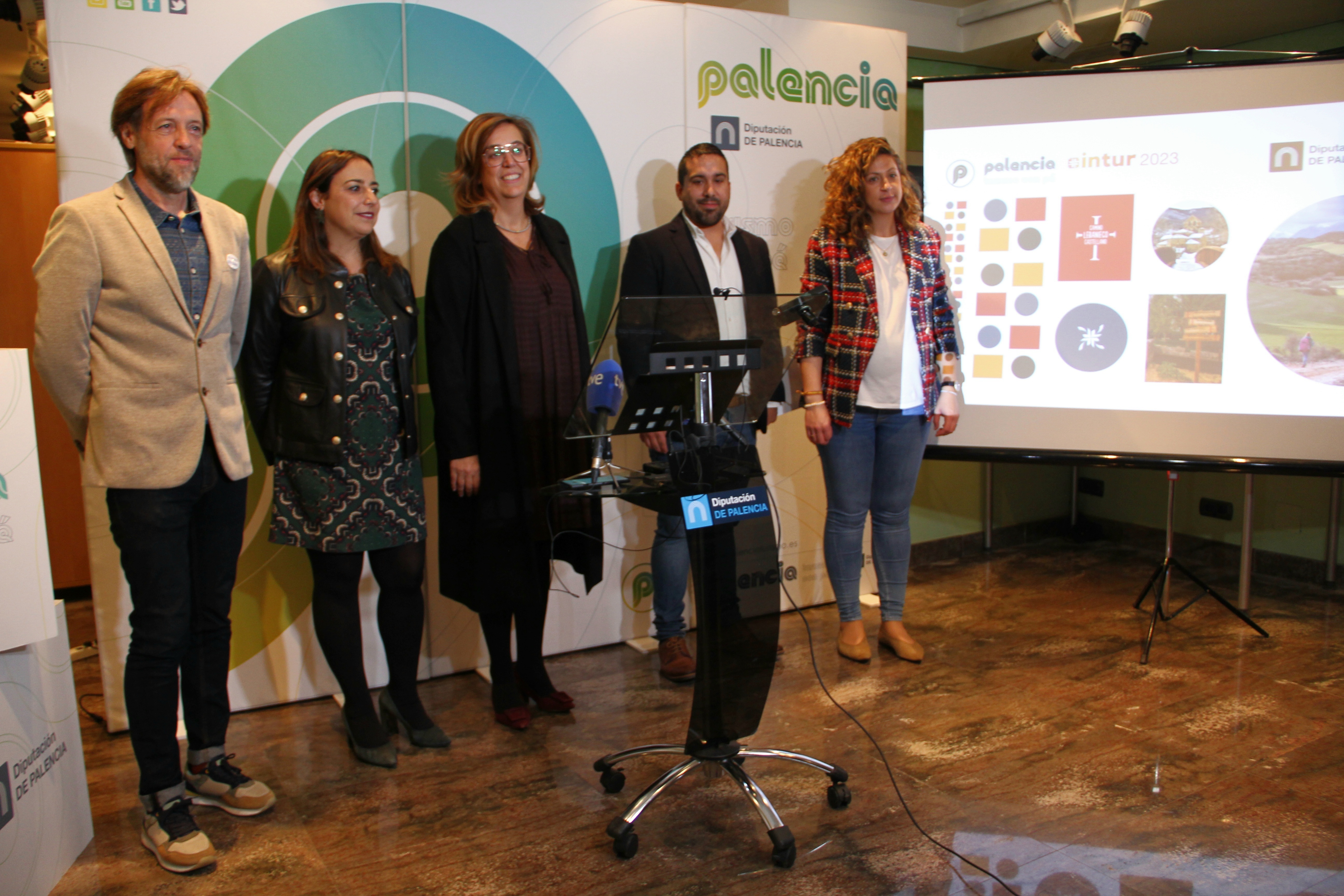 La Oficina de turismo ha sido hoy escenario de la presentación de la oferta turística de capital y provincia.