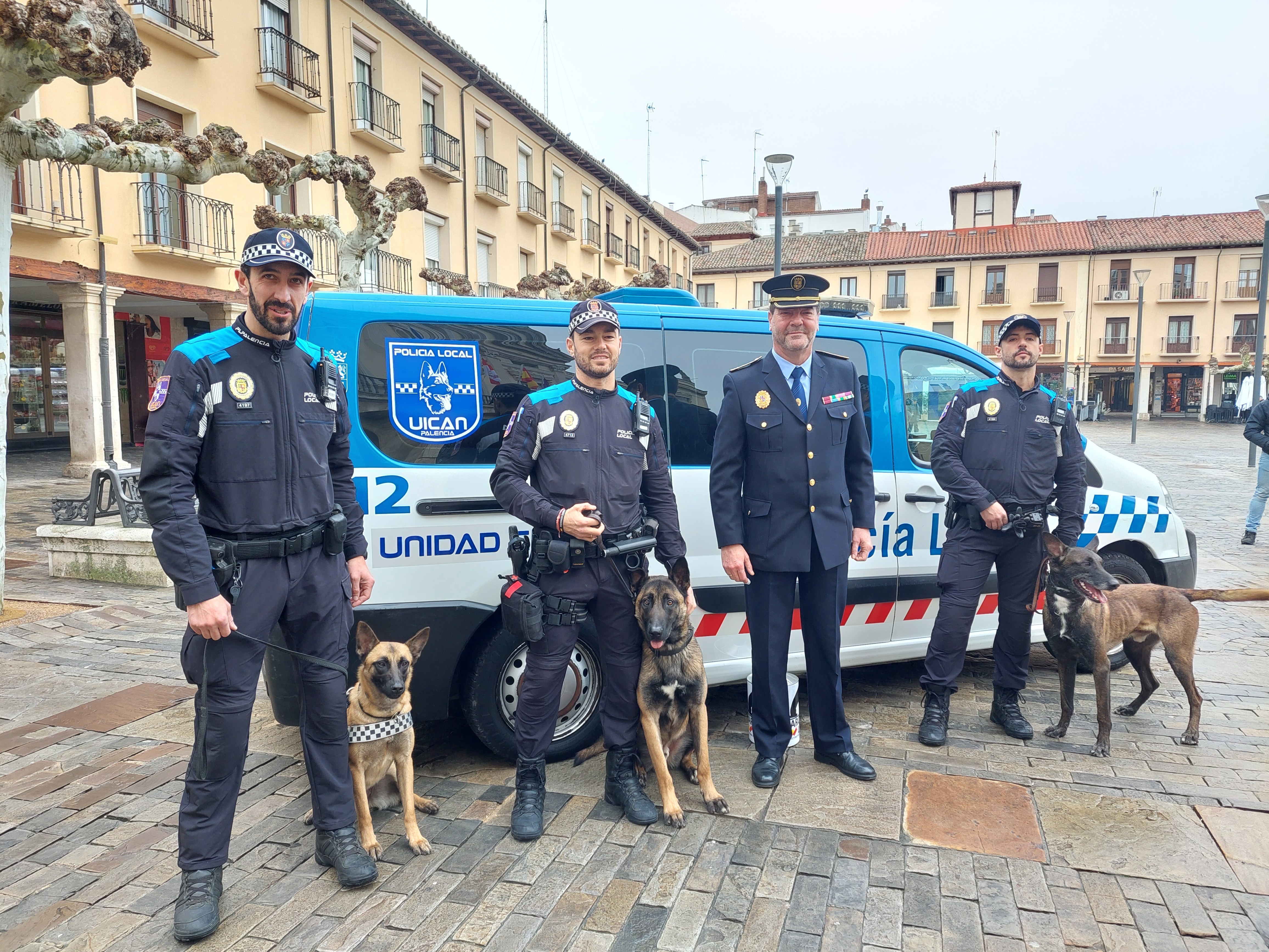 La POLICIA LOCAL DE PALENCIA PRESENTA SU UNIDAD CANINA (UICAN)