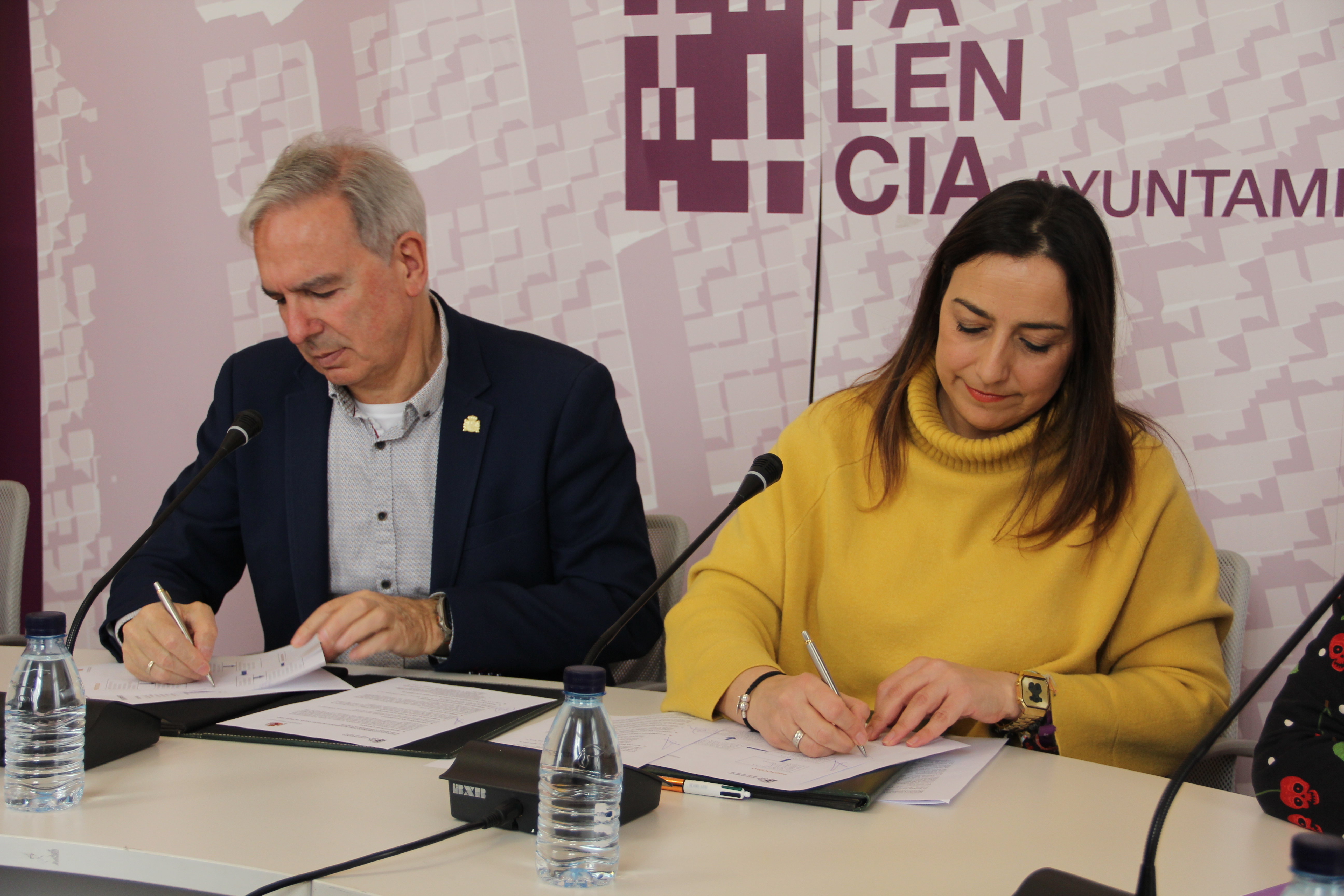 Tras la firma con la subdelegación del Gobierno del protocolo coordinado, el Ayuntamiento asumirá el gasto de un establecimiento hotelero en el que alojar a la mujer y en su caso, a los menores que la acompañan, después de interponer una denuncia.