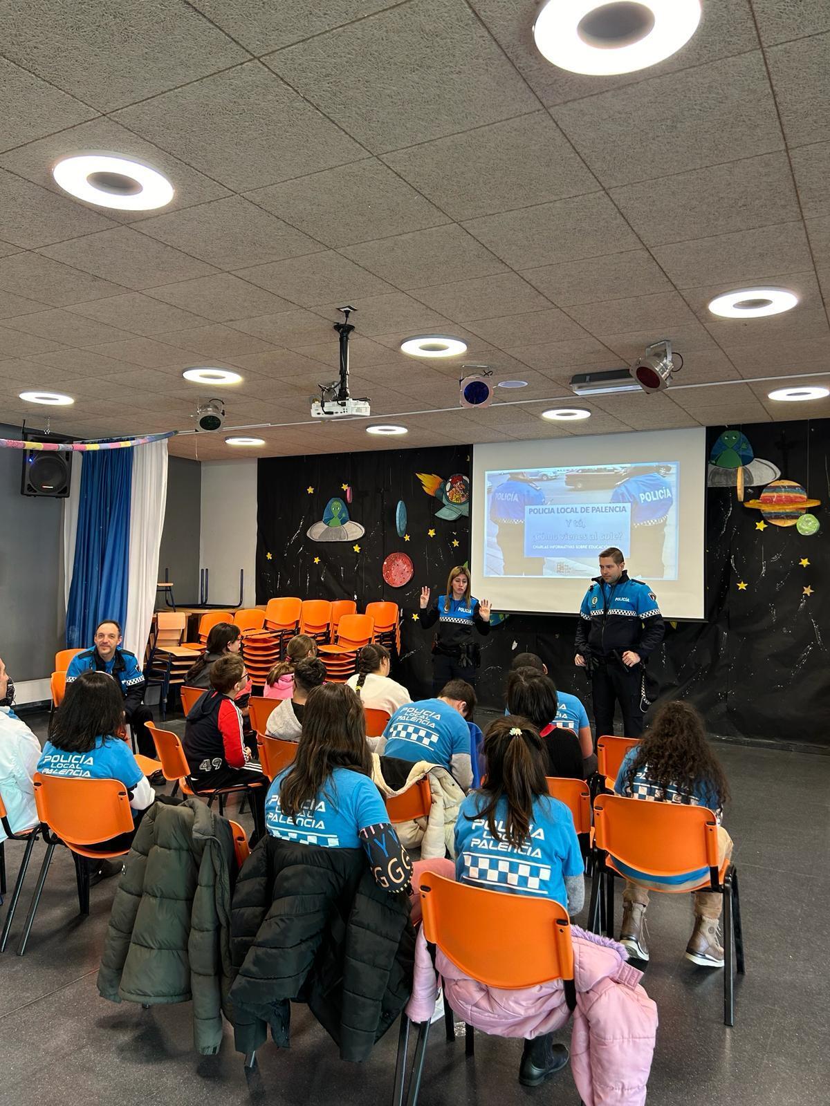 Visita Agentes Tutores y Unidad Canina Centro Carrechiquilla