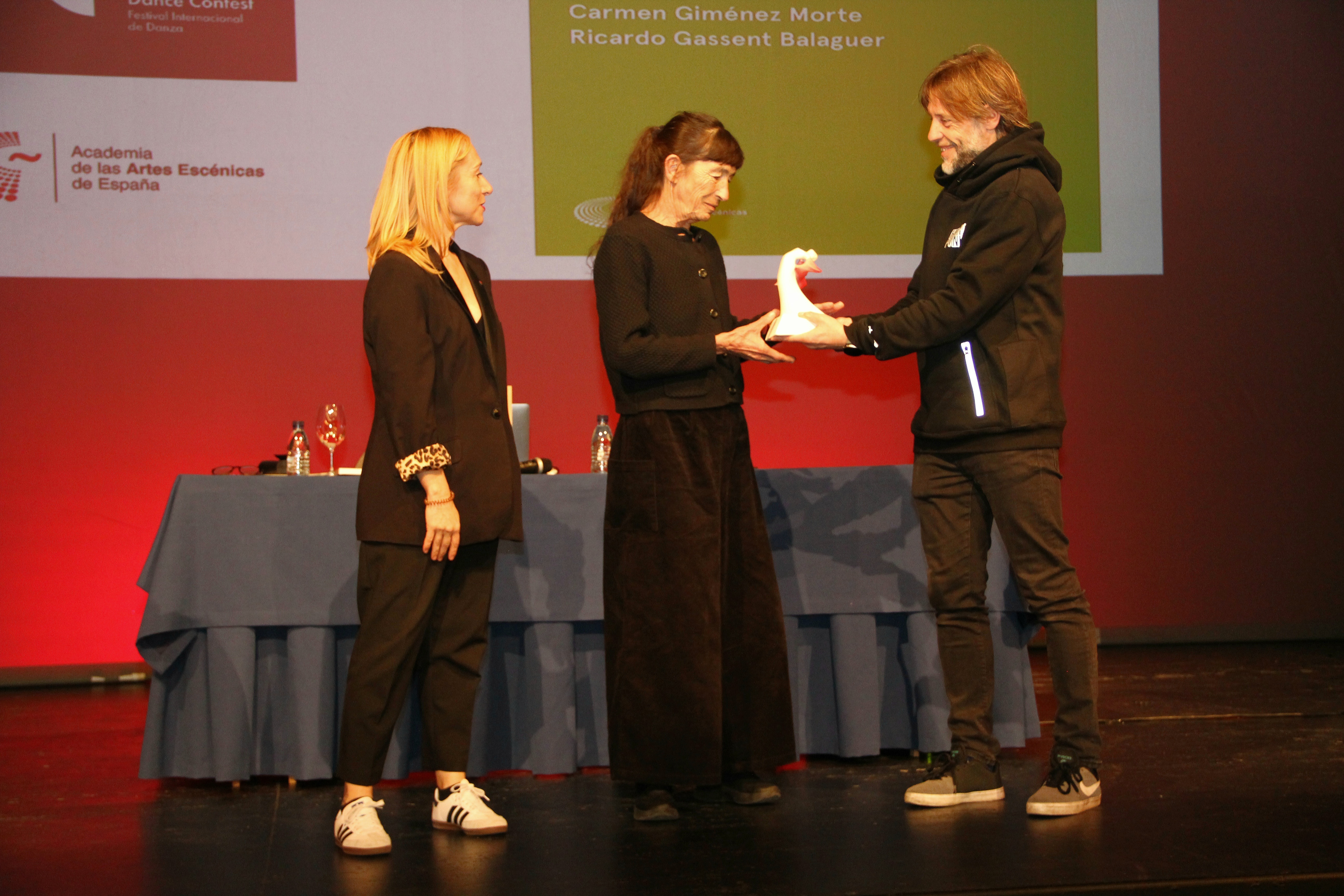 La galardonada incide en la necesidad de apoyar la danza y a las muchas personas que viven “por y para ella”.