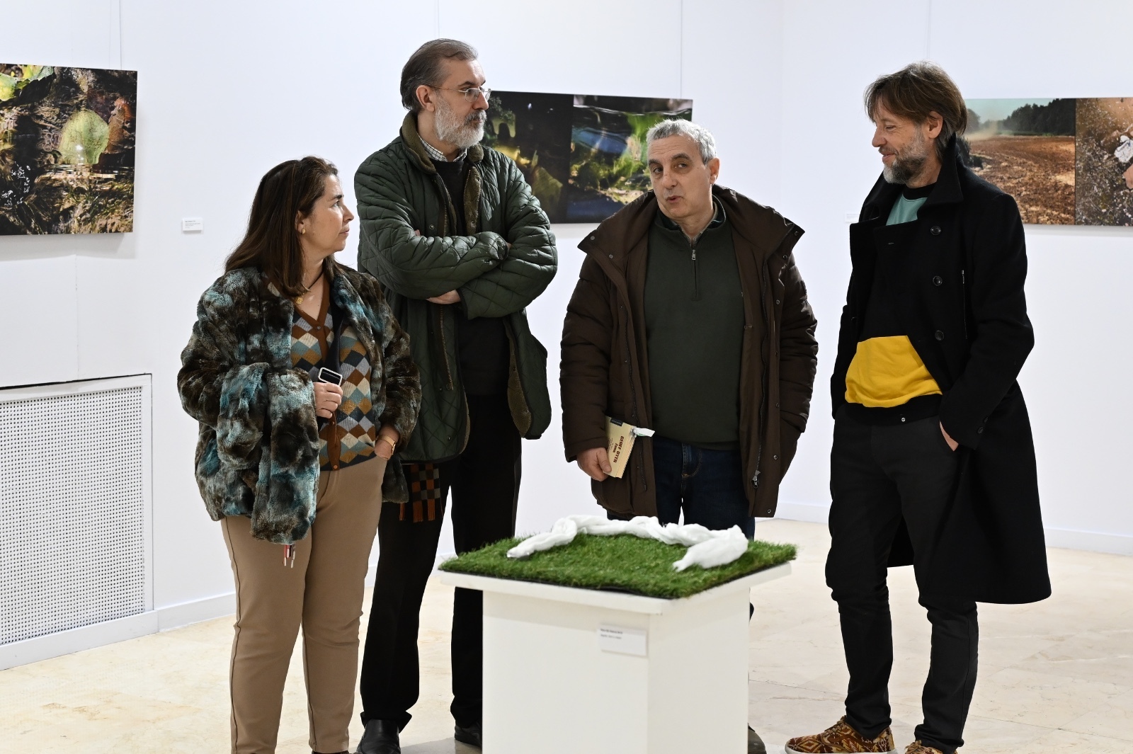 La retrospectiva incluye las series fotográficas ‘Sueños’ y Naturaleza cambiante’, así como la instalación ‘Umbral’ y la serie ‘Dípticos’, en la que el artista contrapone directamente su trabajo con algunos fotogramas de ‘Stalker’.