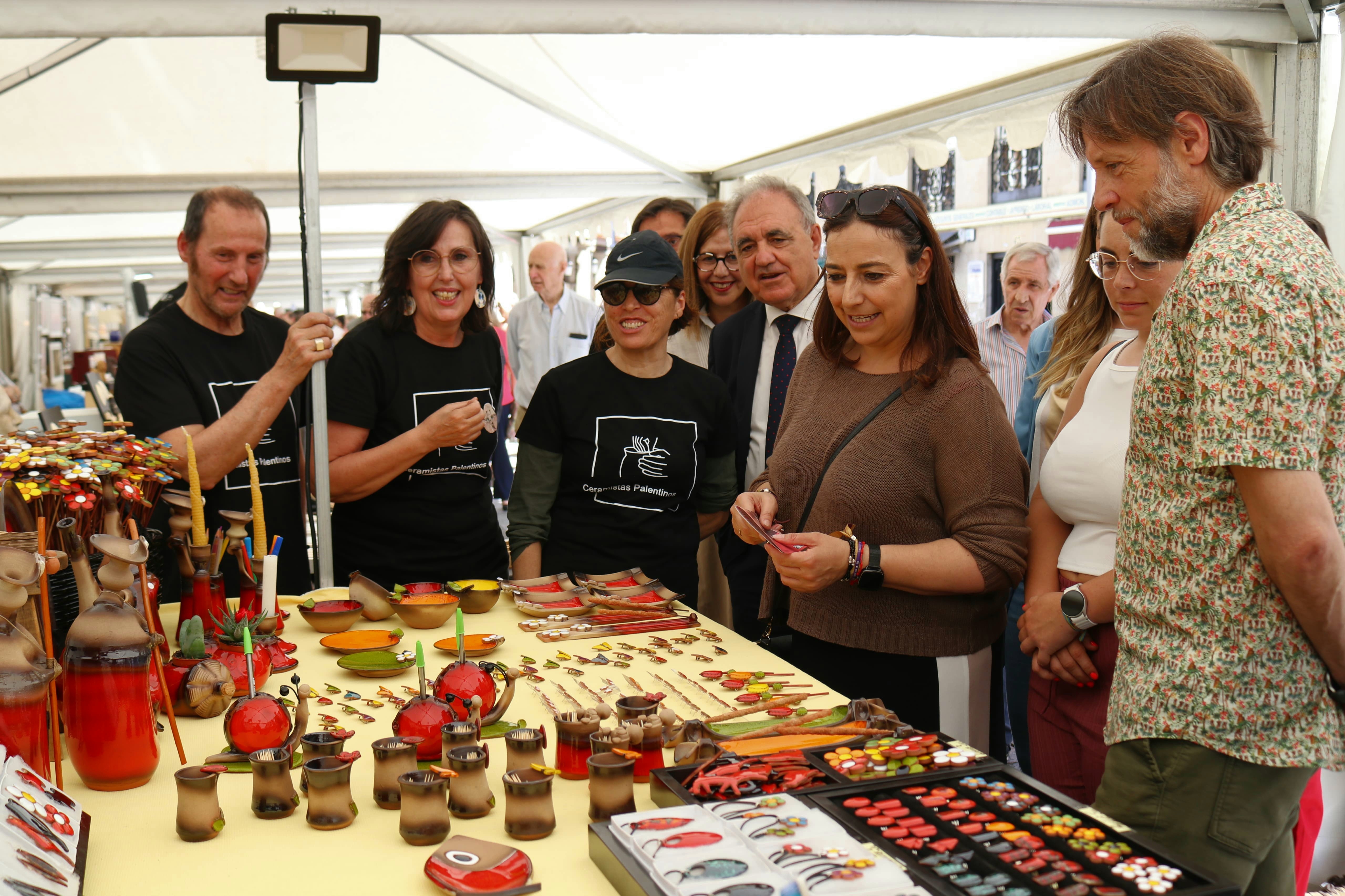 Llegados de diferentes provincias de Castilla y León y tres invitados procedentes de Pontevedra, Cantabria y Toledo, participan hasta el domingo en una nueva edición organizada por CEPA que cuenta además con demostraciones en directo del trabajo de alfarero