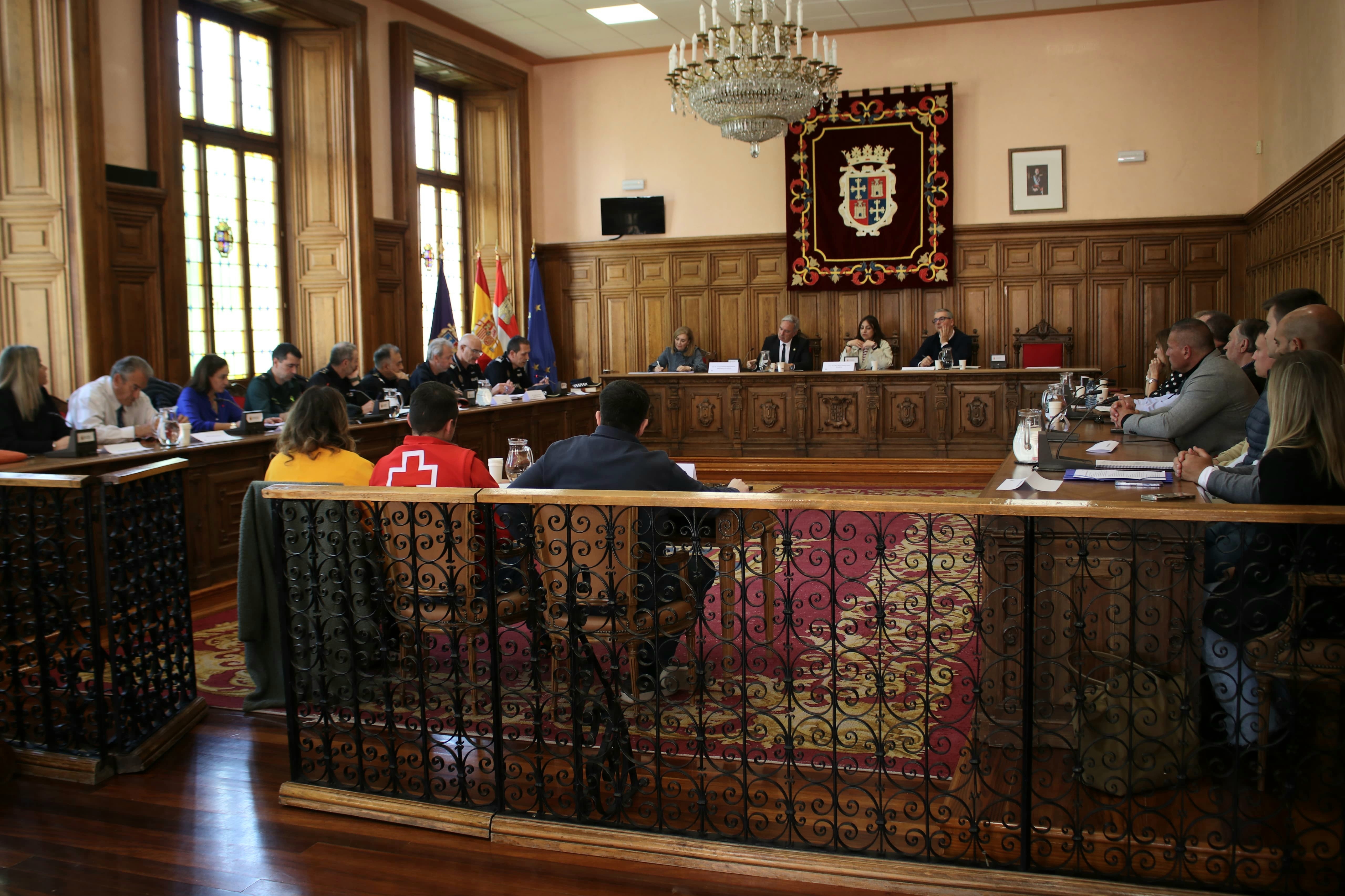 Un momento de la Junta Local de Seguridad celebrada en el salón de plenos.