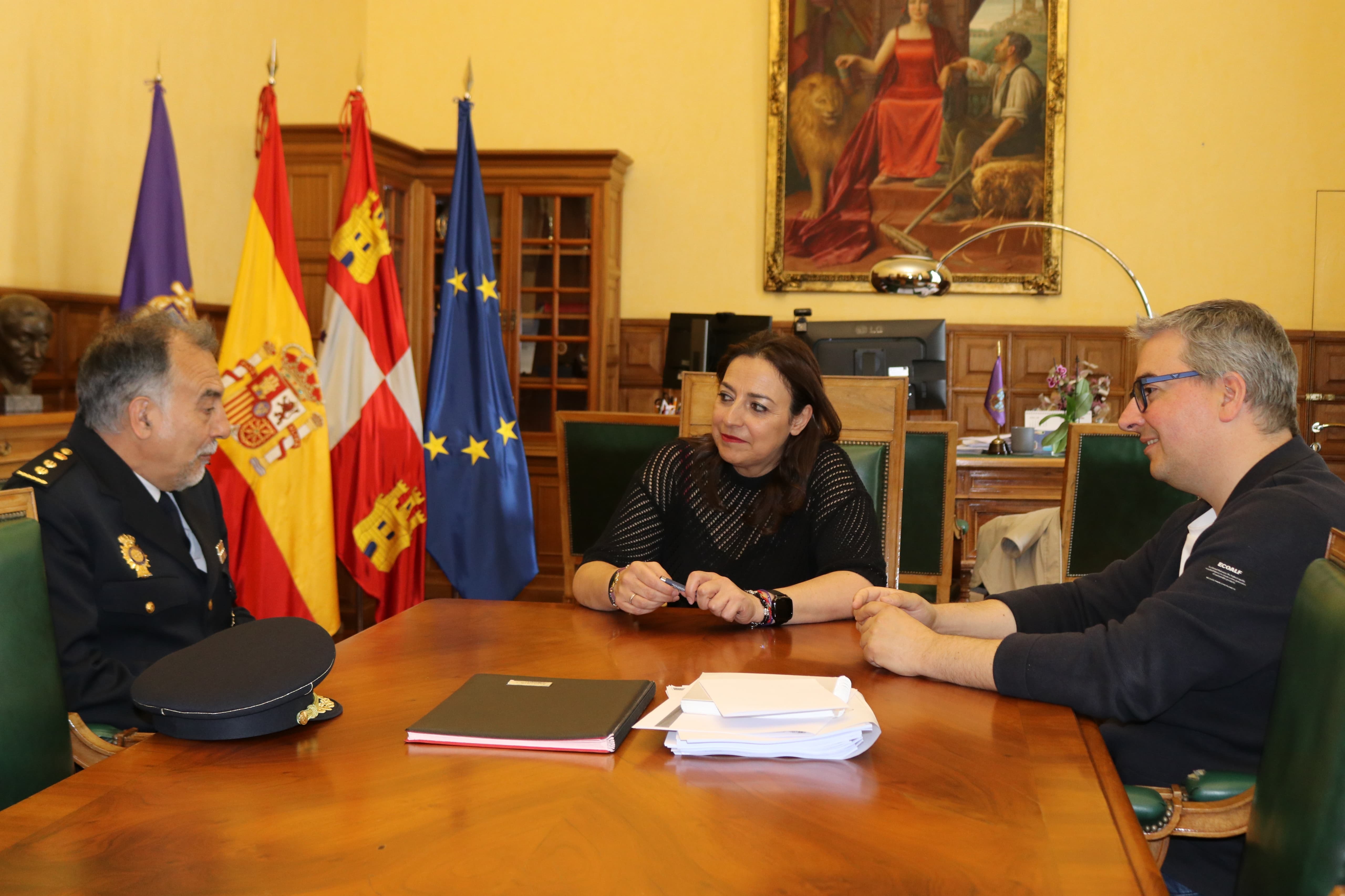 Un momento del encuentro celebrado en el despacho de Alcaldía de la Casa Consistorial.