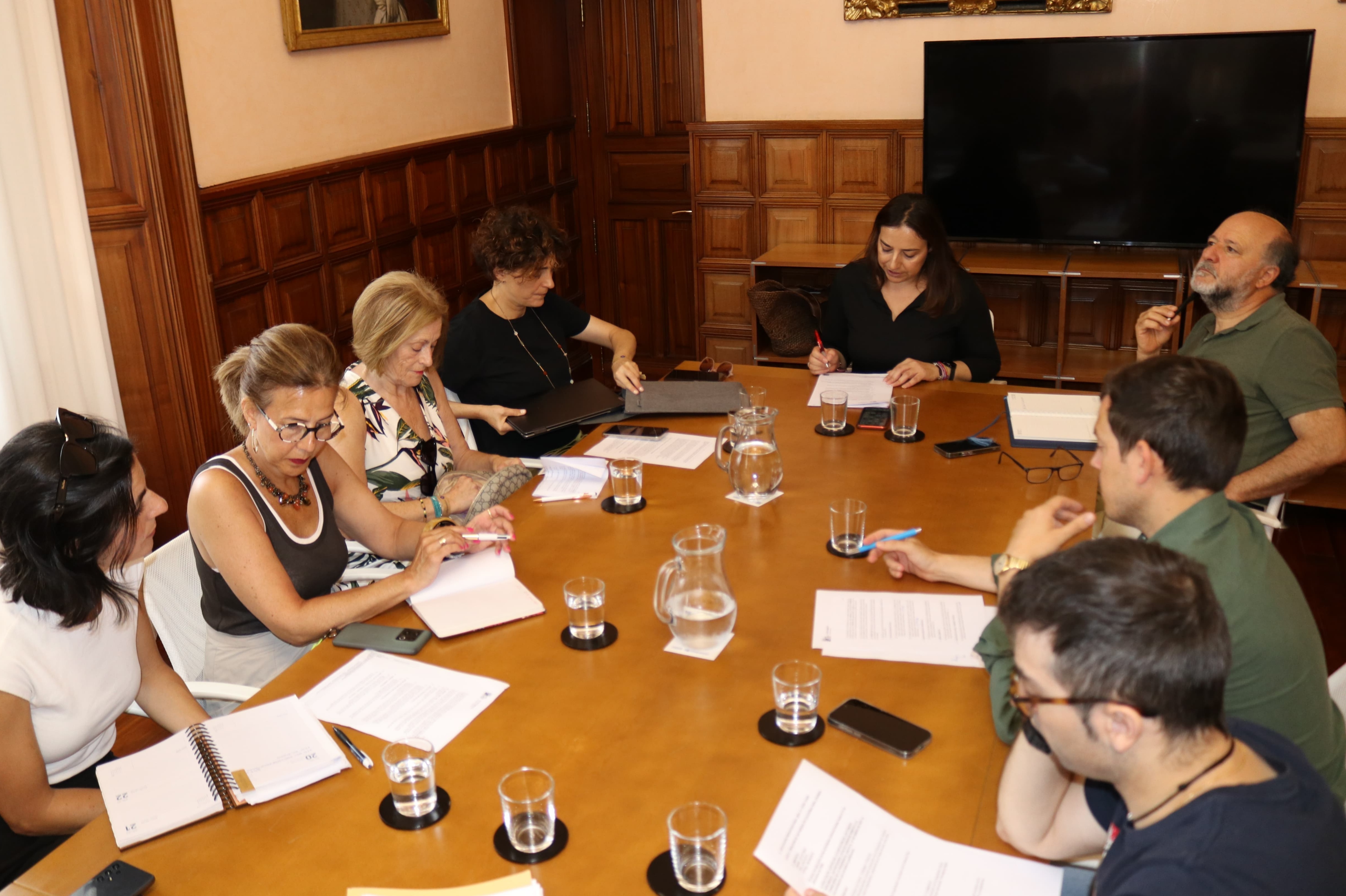 La sala de concejales acoge la celebración de la Junta de Gobierno Local.