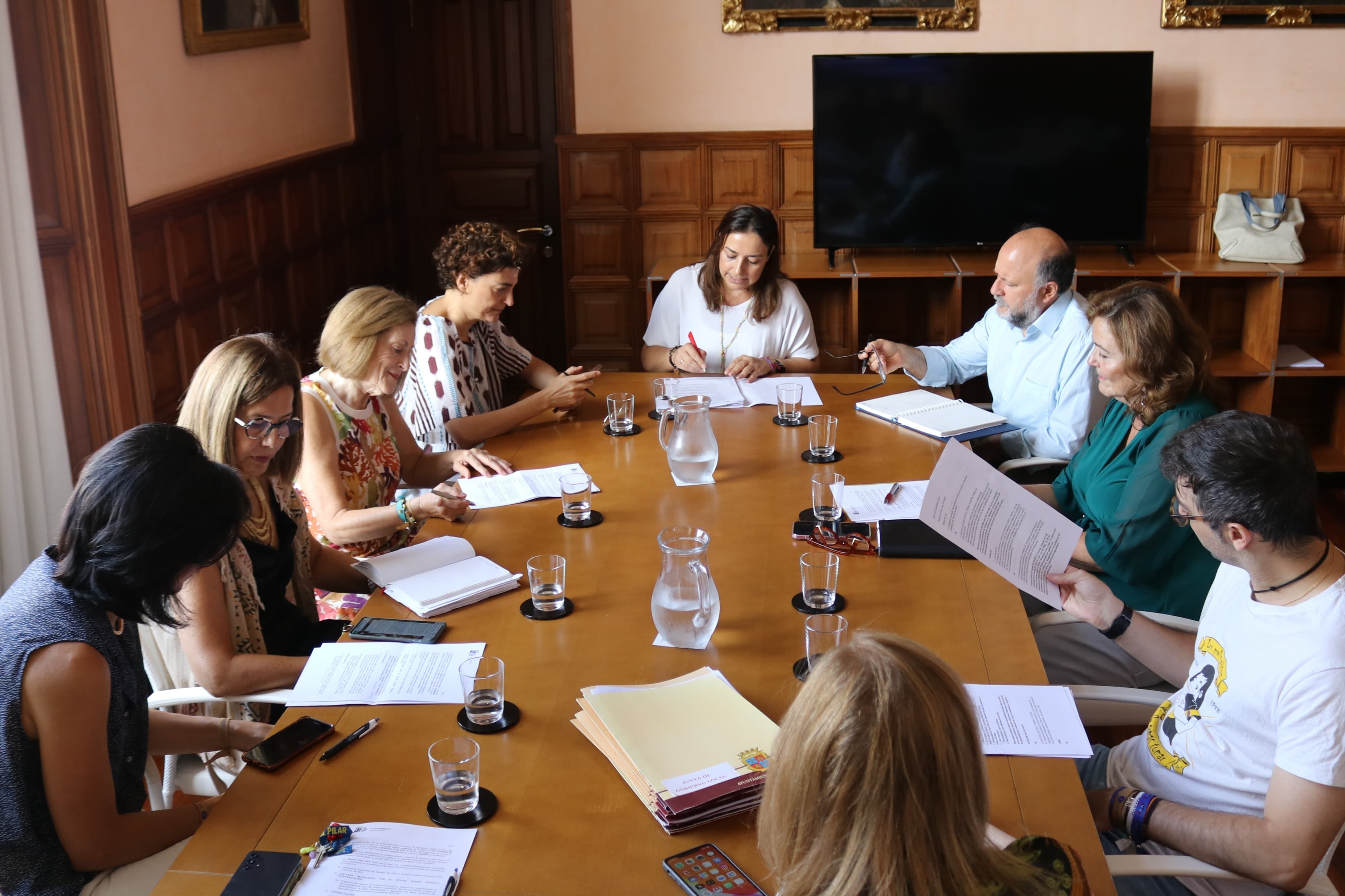 También se ha dado paso al plan de mejoras puntuales de accesibilidad y acerado por la cuantía de 487.867 euros, con un total de ocho actuaciones y un plazo de ejecución de seis meses.