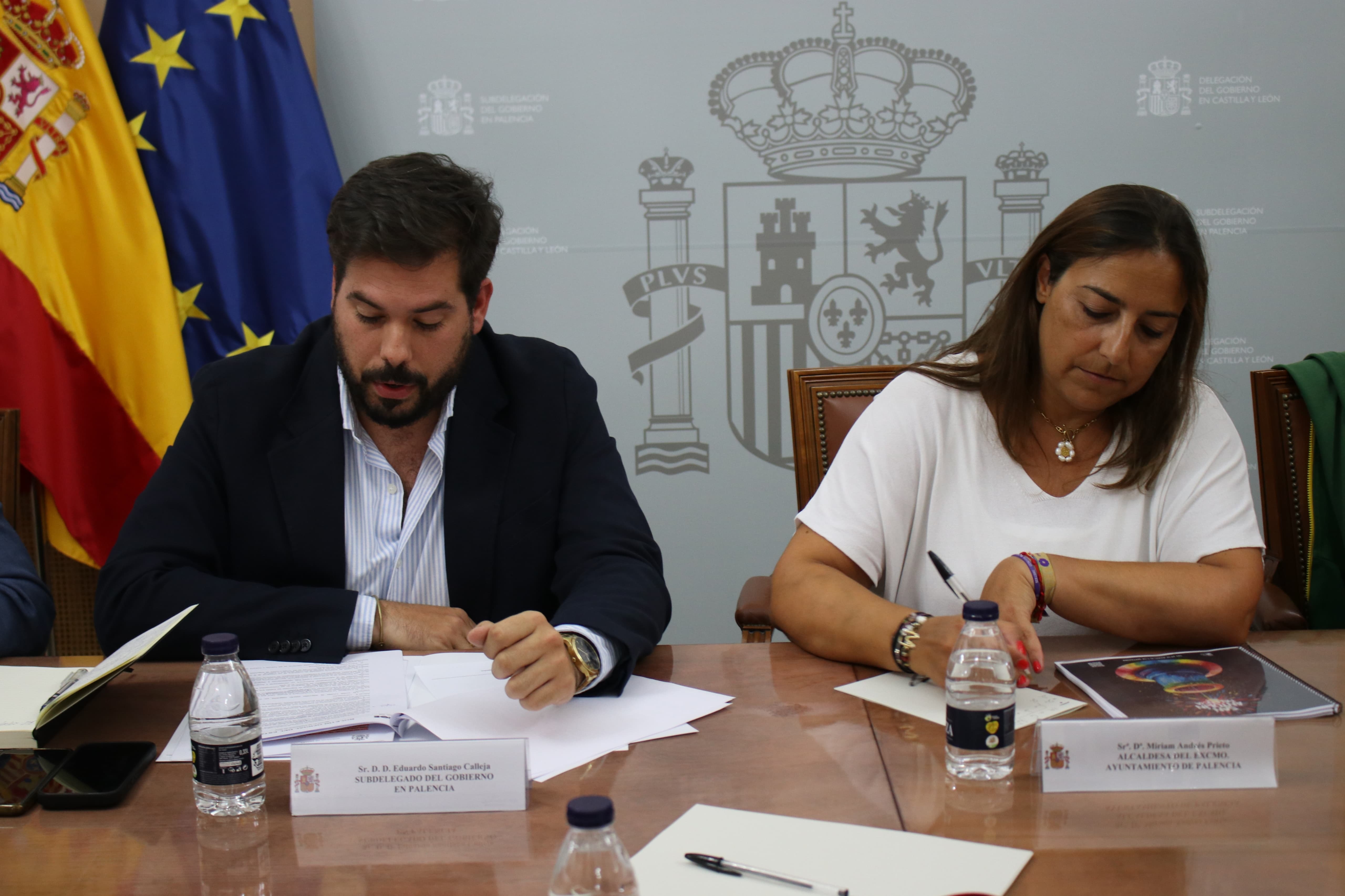 La alcaldesa, Miriam Andrés y el subdelegado del Gobierno en Palencia, Eduardo Santiago.