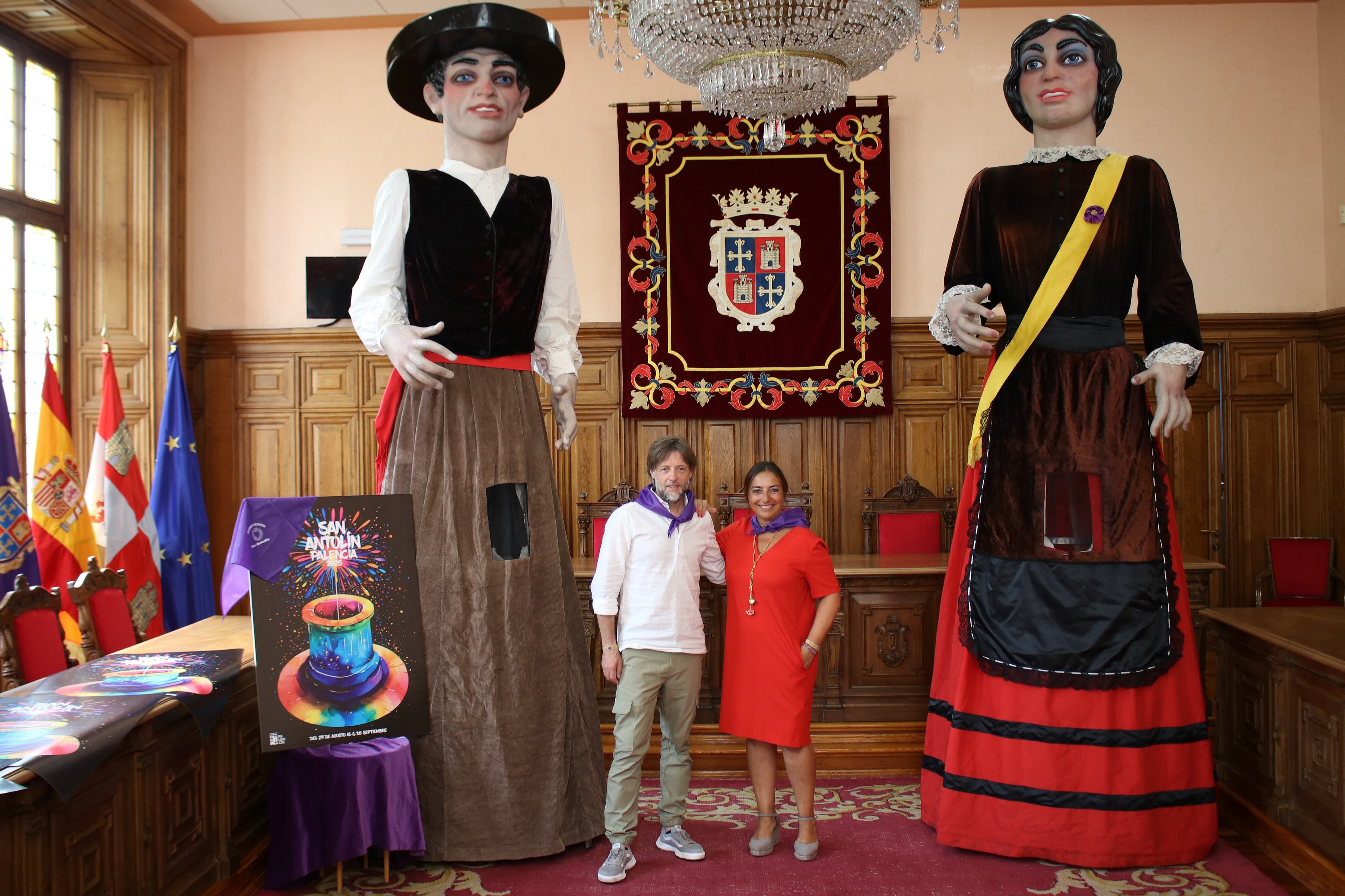 El diseño “Tradición y fiesta” de Ángel Ligero de Alfaro (La Rioja), con una imagen de la cripta de la que emanan fuegos artificiales, se alza ganadora de los mil euros del concurso del cartel anunciador de los sanantolines.