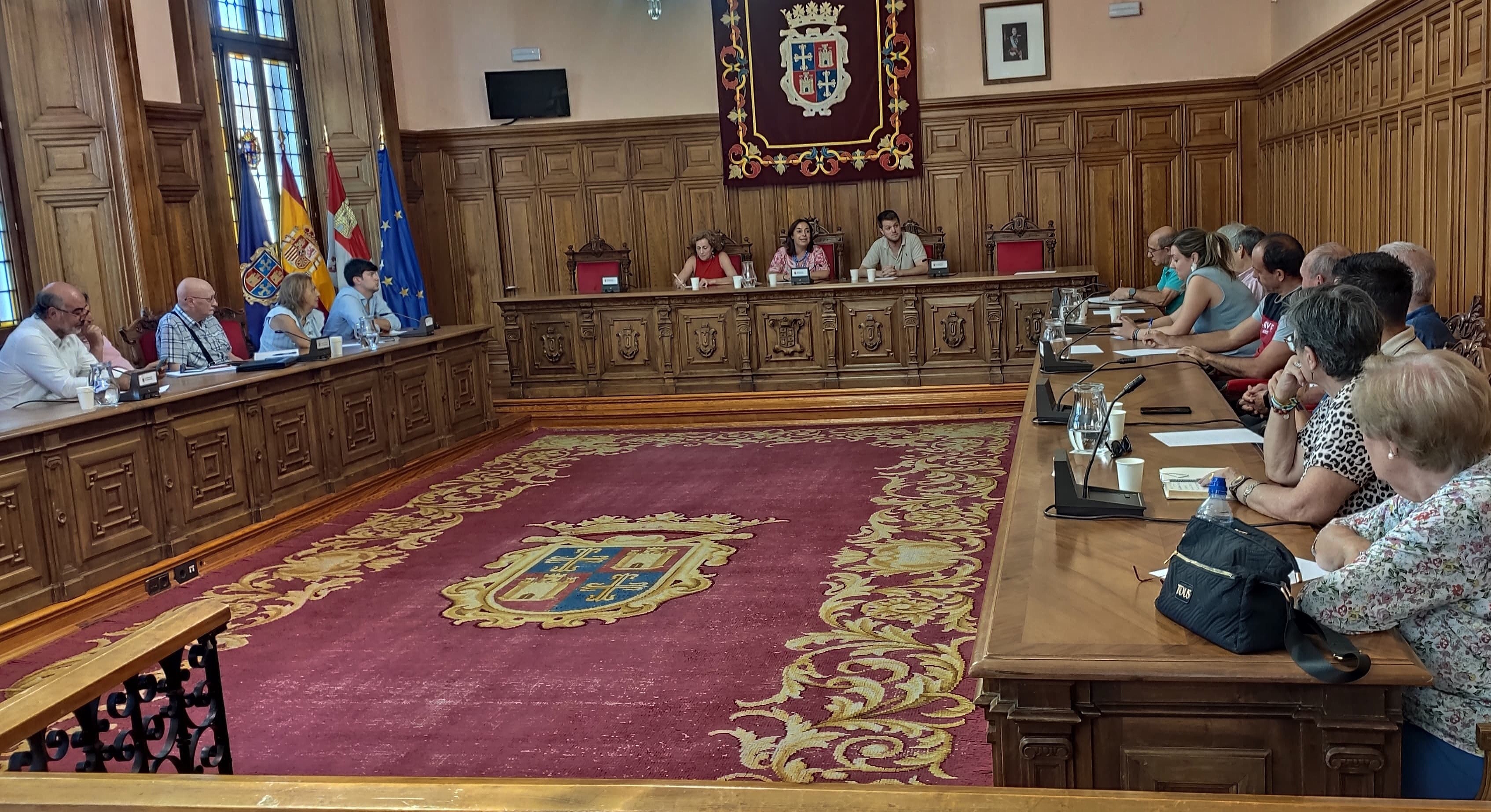 Tanto el Ayuntamiento de Palencia como los vecinos han coincidido en tratar por todos los medios legales posibles de impedir la colocación de las placas.