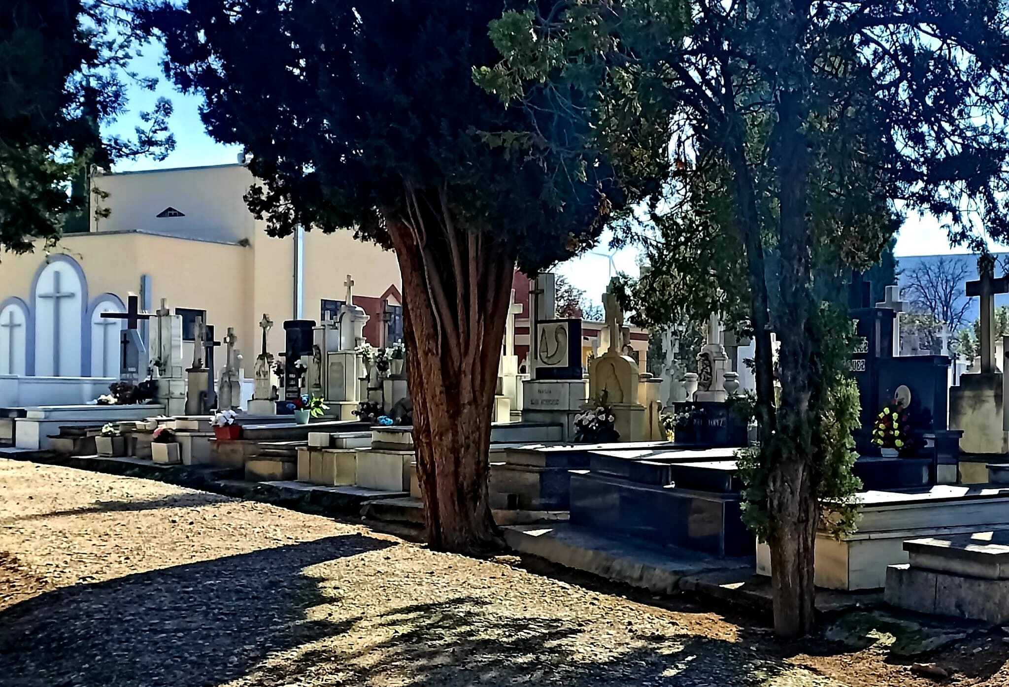 El cementerio abrirá de 8 a 19 horas hasta el 2 de noviembre, mientras que el servicio especial de autobuses estará disponible los días 31 de octubre, 1 y 2 de noviembre.