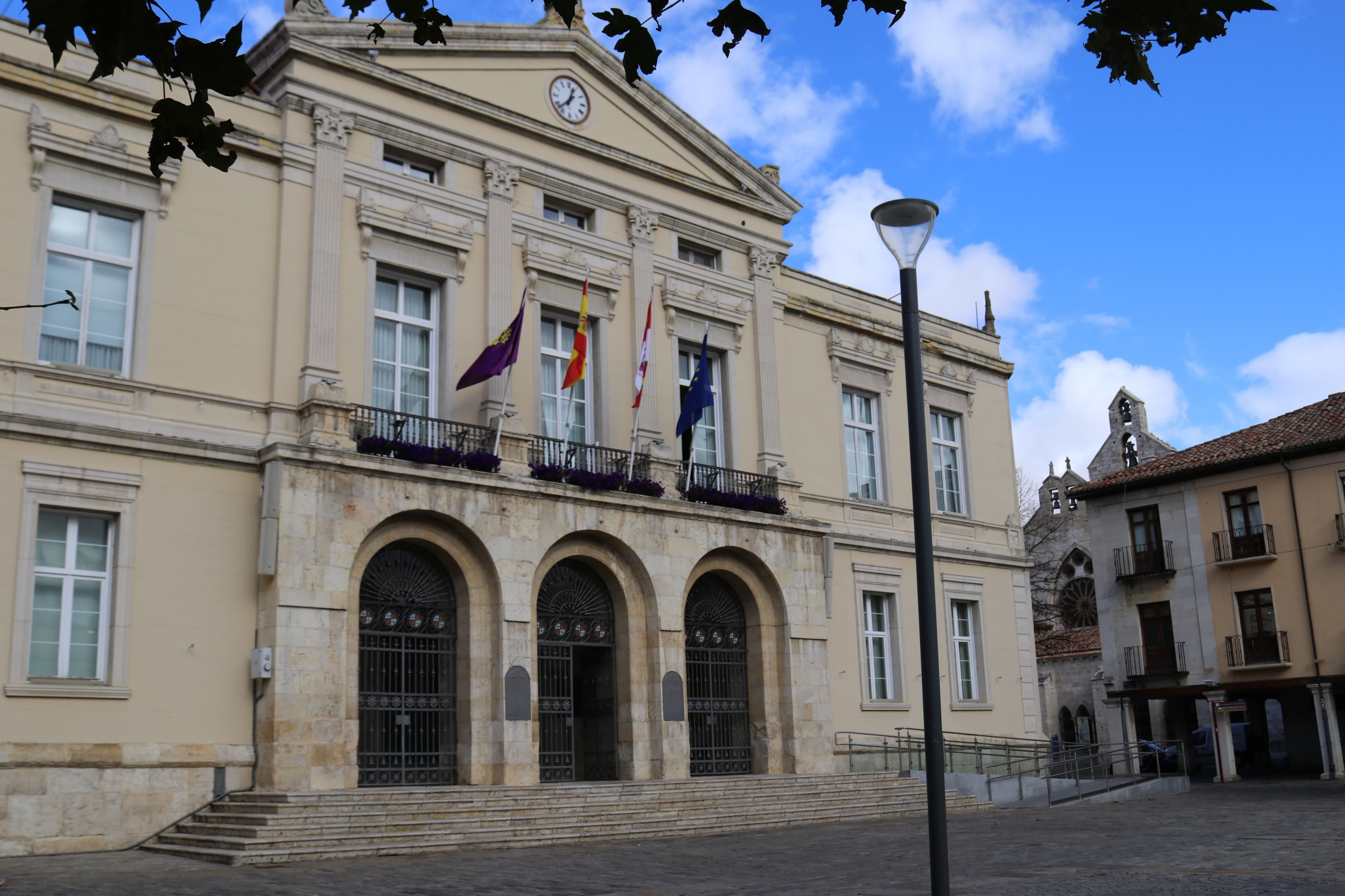 El Equipo de Gobierno pide disculpas a las ciudadanas y ciudadanos por las consecuencias que está provocando el injustificado ataque de T SYSTEMS al Ayuntamiento de Palencia.
