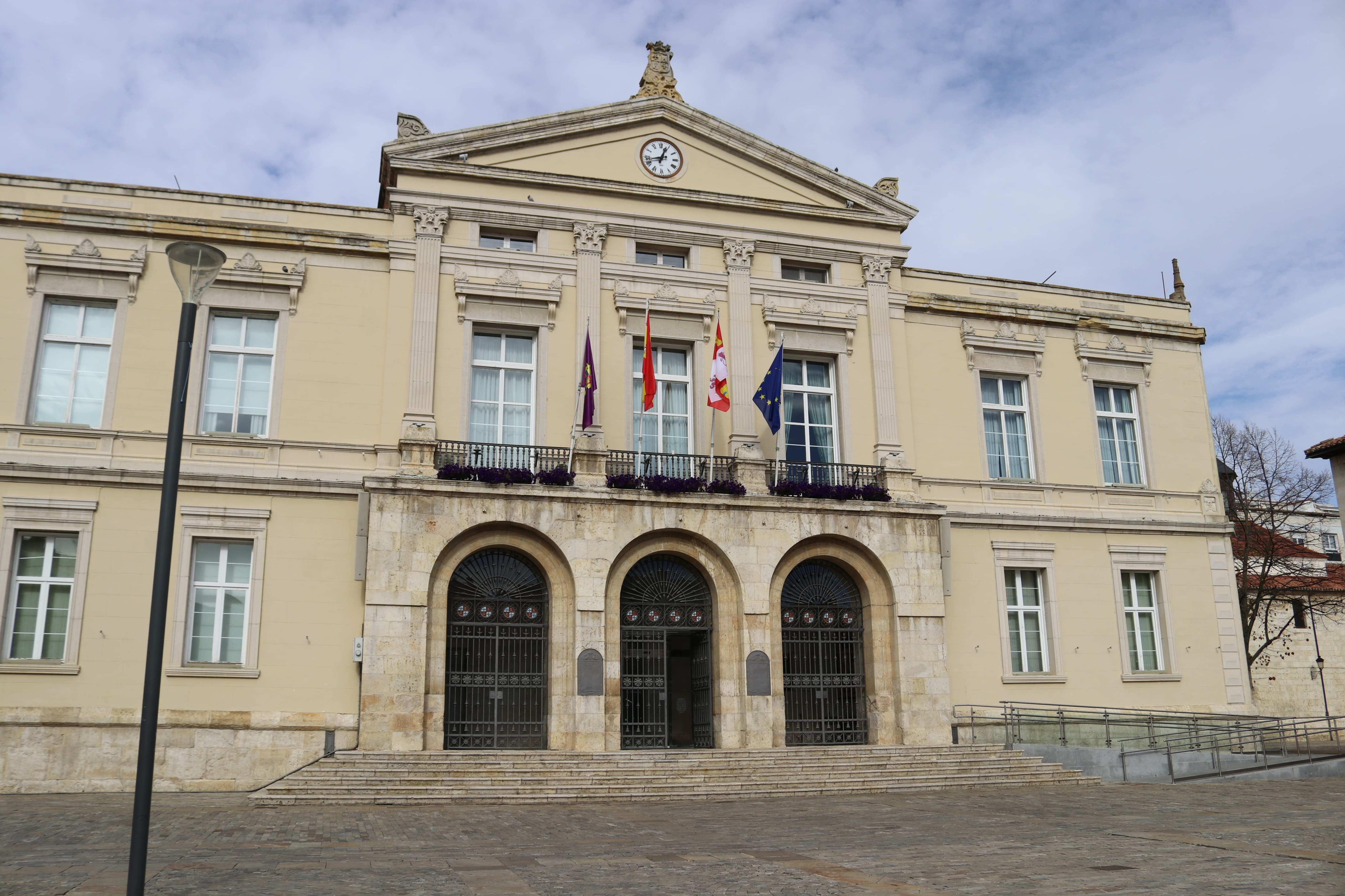 El criterio de alternancia entre centros públicos y concertados se viene aplicando desde el inicio de la programación del “Mes de la Infancia” .