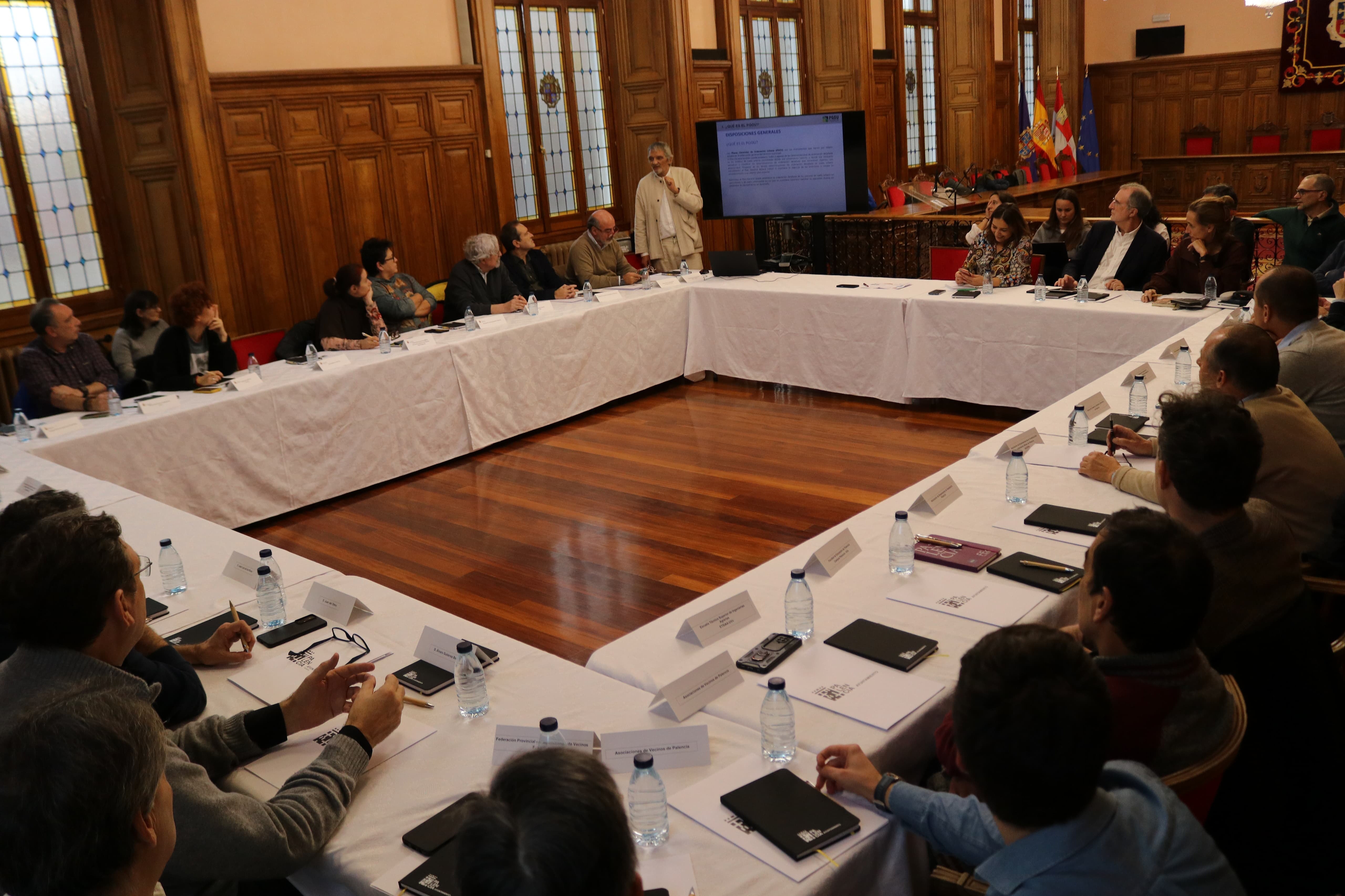 Dicho consejo está formado por treinta entidades y seis personas.