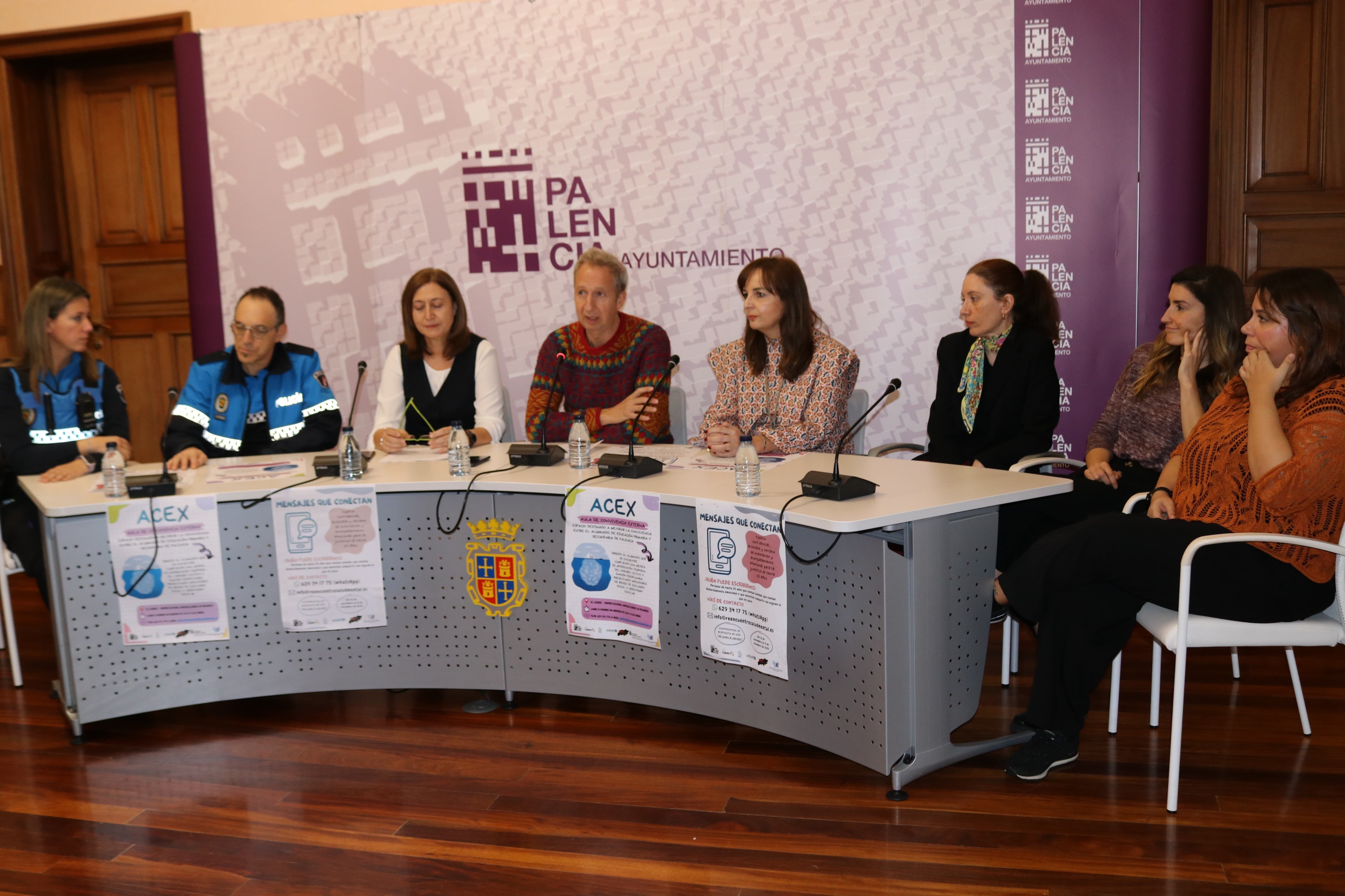 Además, el proyecto ‘Mensajes que Conectan’ pondrá a disposición de los jóvenes mayores de 25 años un canal confidencial de acompañamiento emocional por WhatsApp y correo electrónico.