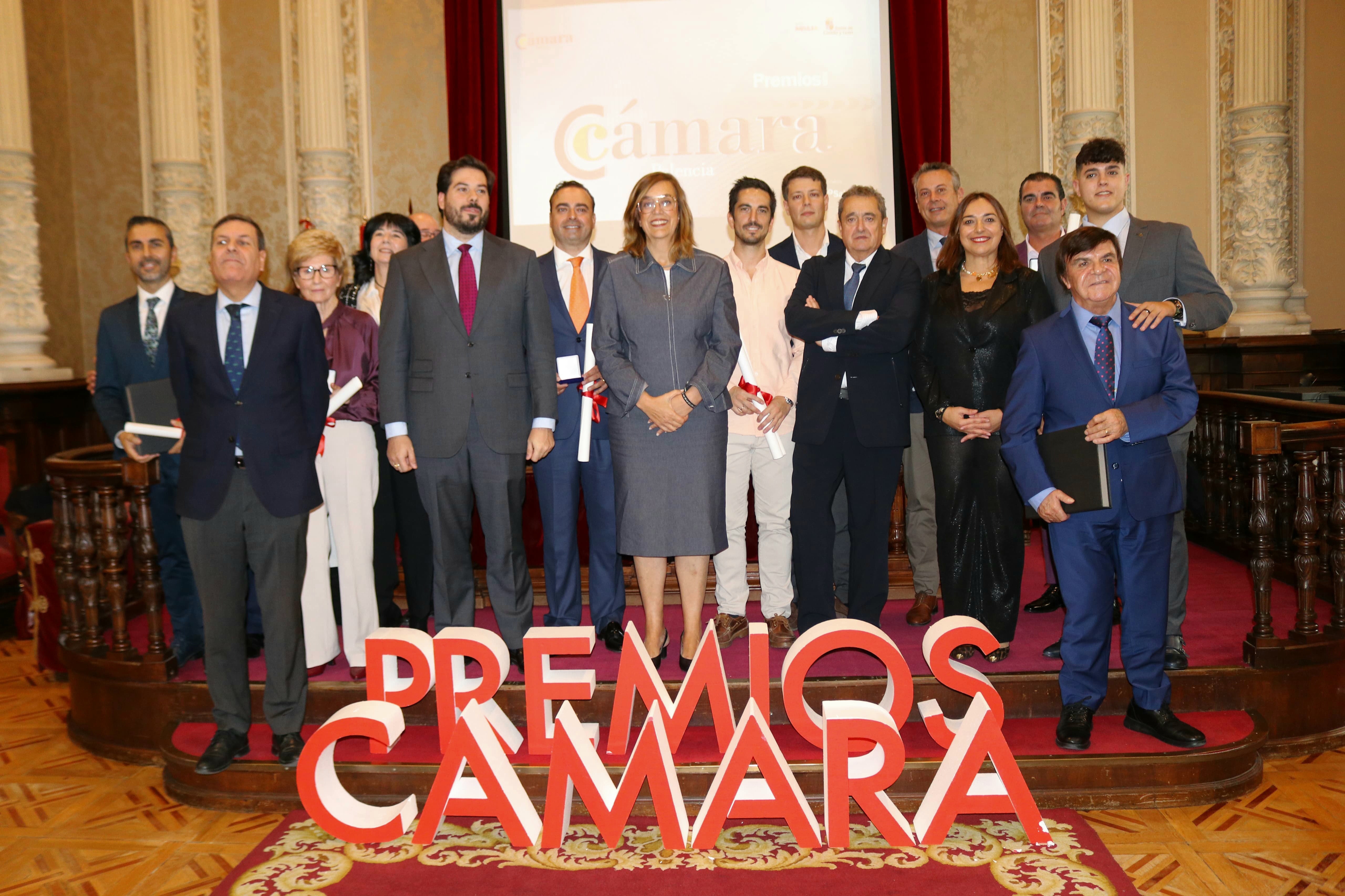 Foto de familia de los Premios Cámara 2025.