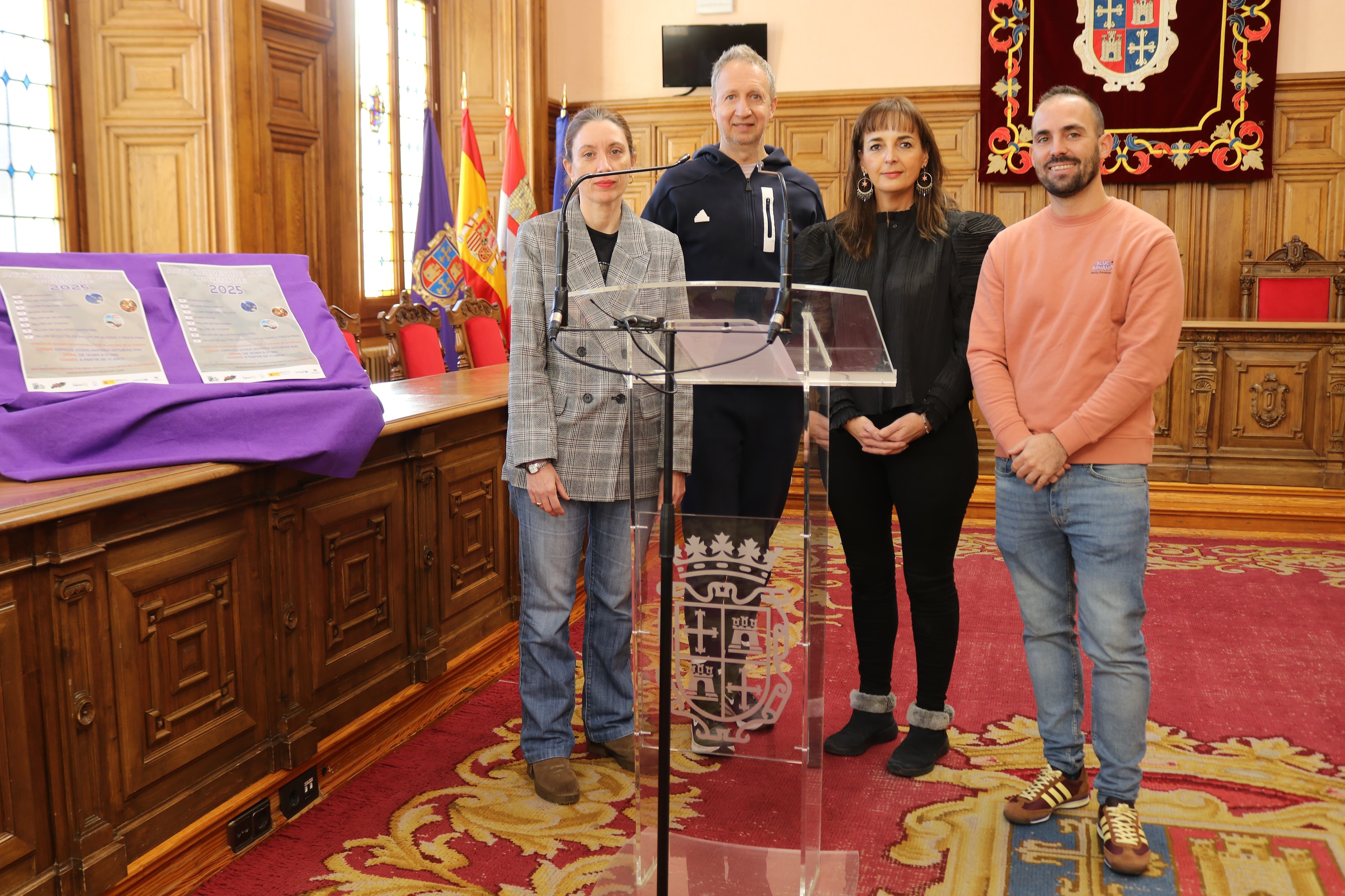 Las inscripciones para participar pueden llevarse a cabo en el email holaveintytress@gmail.com.