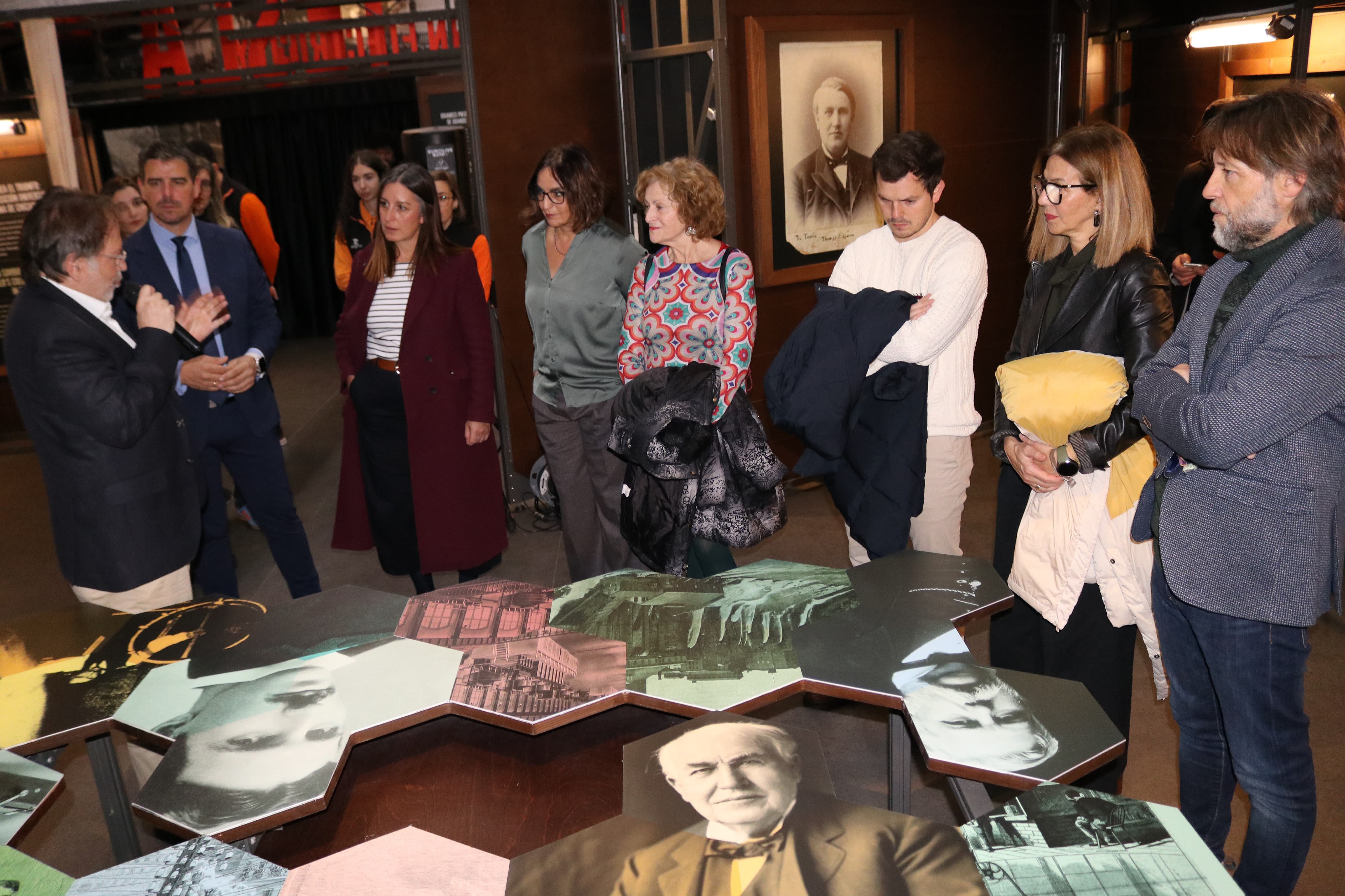 La ciudad acoge la inauguración de la versión itinerante de Nikola Tesla. El genio de la electricidad moderna, una exposición creada por la Fundación ”la Caixa” sobre el visionario ingeniero que realiza un recorrido cronológico por su vida y por los avances tecnológicos que marcaron su trayectoria. 