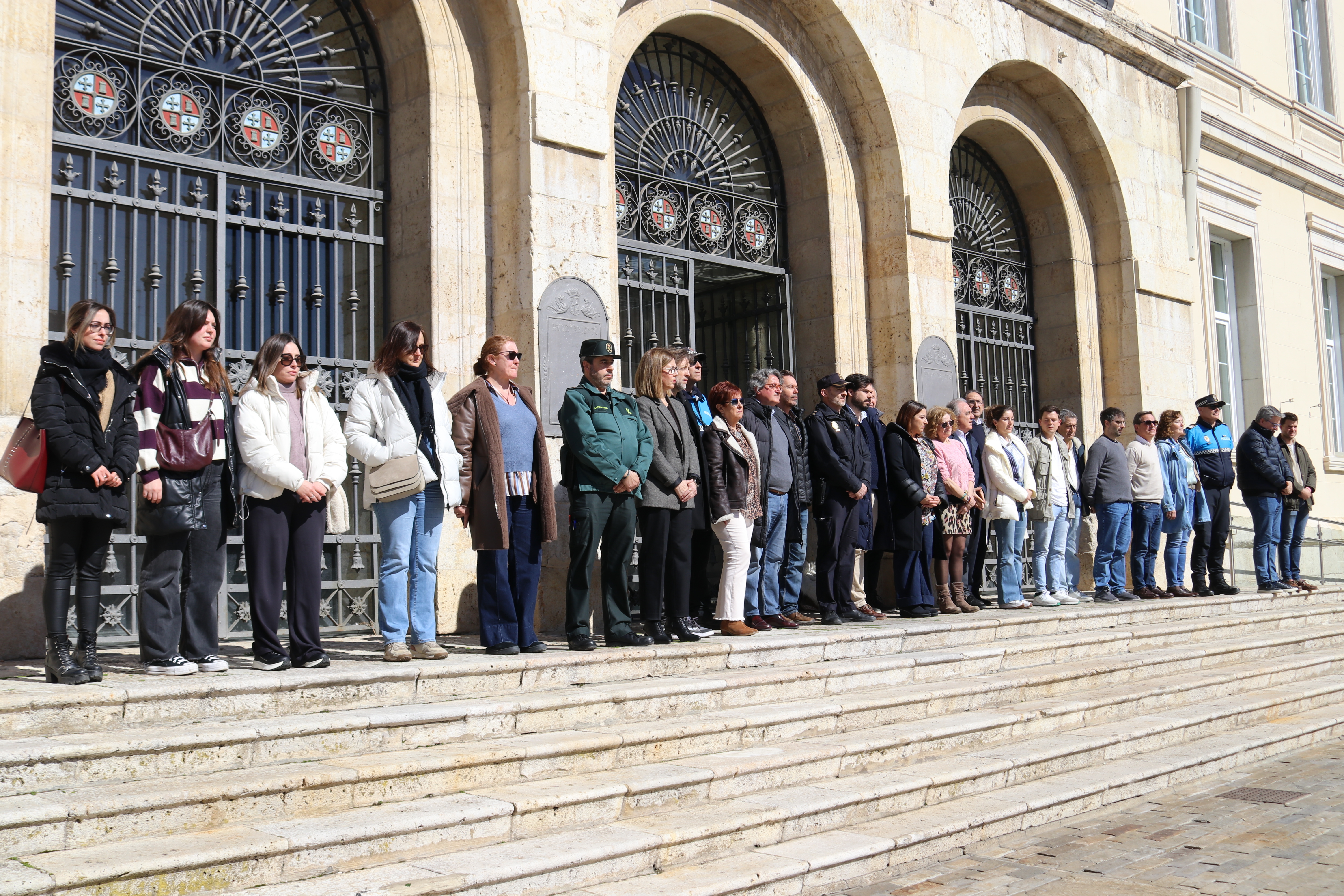 Durante el acto, la alcaldesa de la ciudad, Miriam Andrés, ha destacado la gravedad de estos hechos y la necesidad de actuar contra esta lacra social.