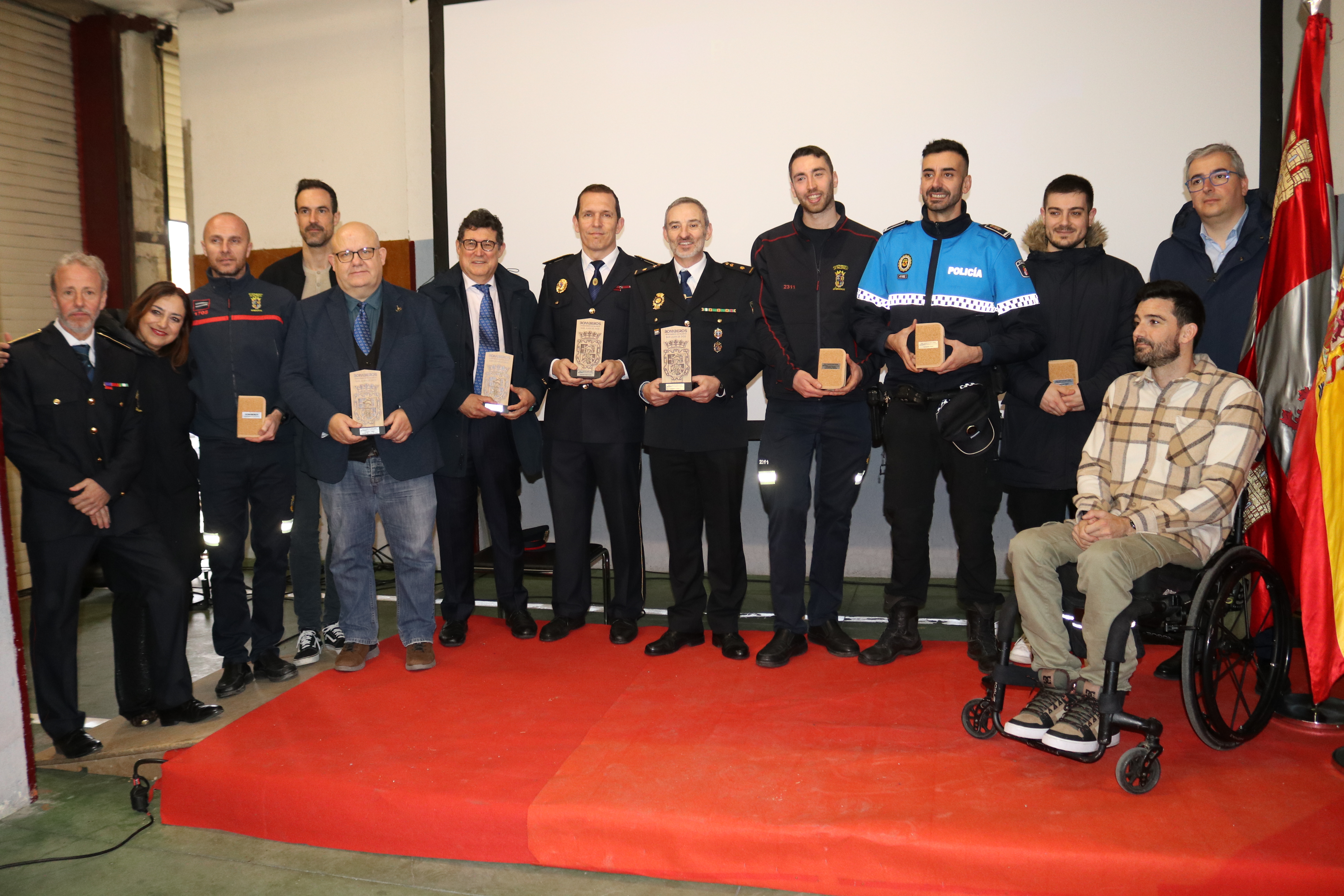 Foto de familia, entrega de los premios de las distintas competiciones celebradas con motivo de la festividad.