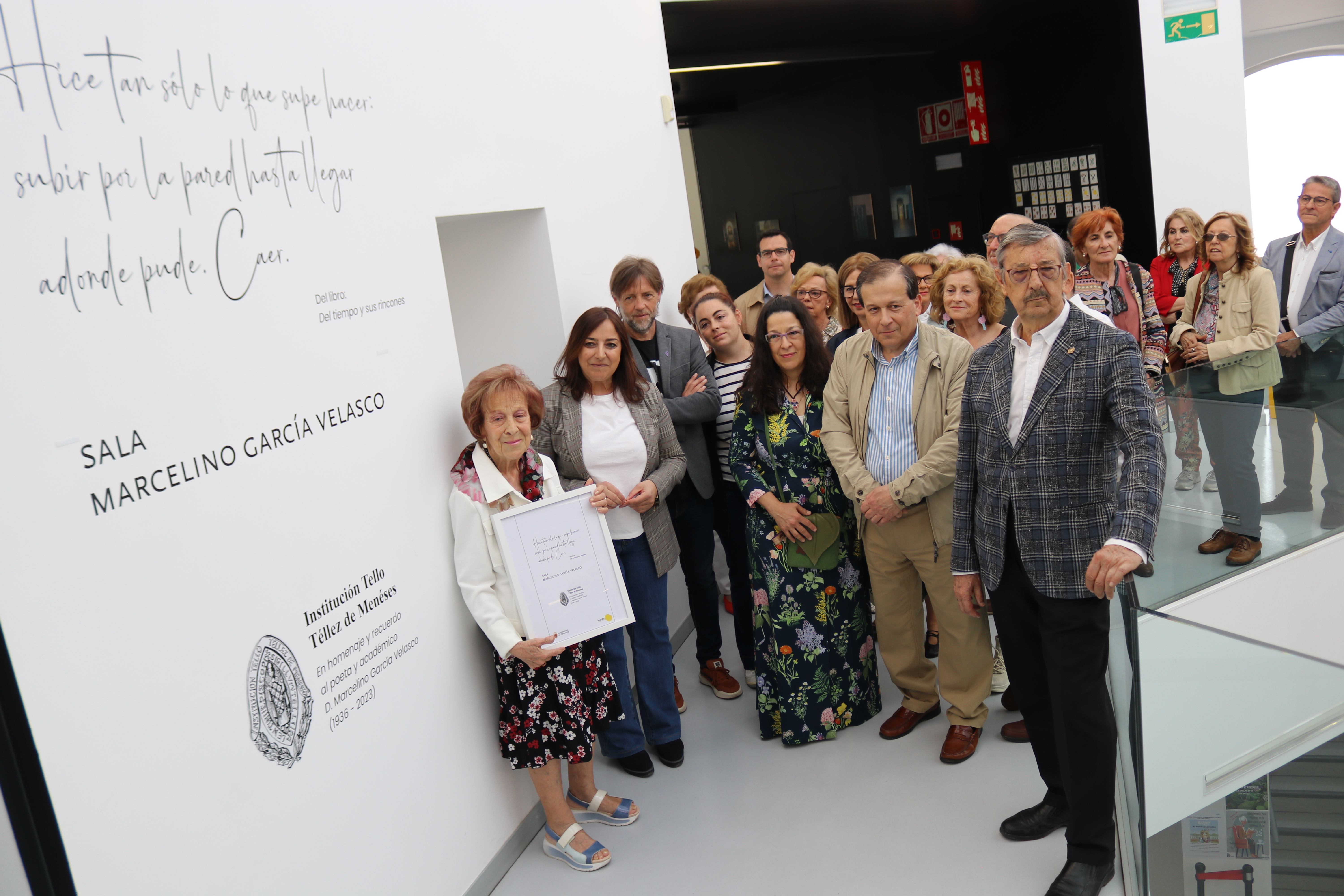 El espacio cultural incorpora este homenaje a propuesta de la Institución Tello Téllez de Meneses en un acto con presencia de la familia y representantes municipales.