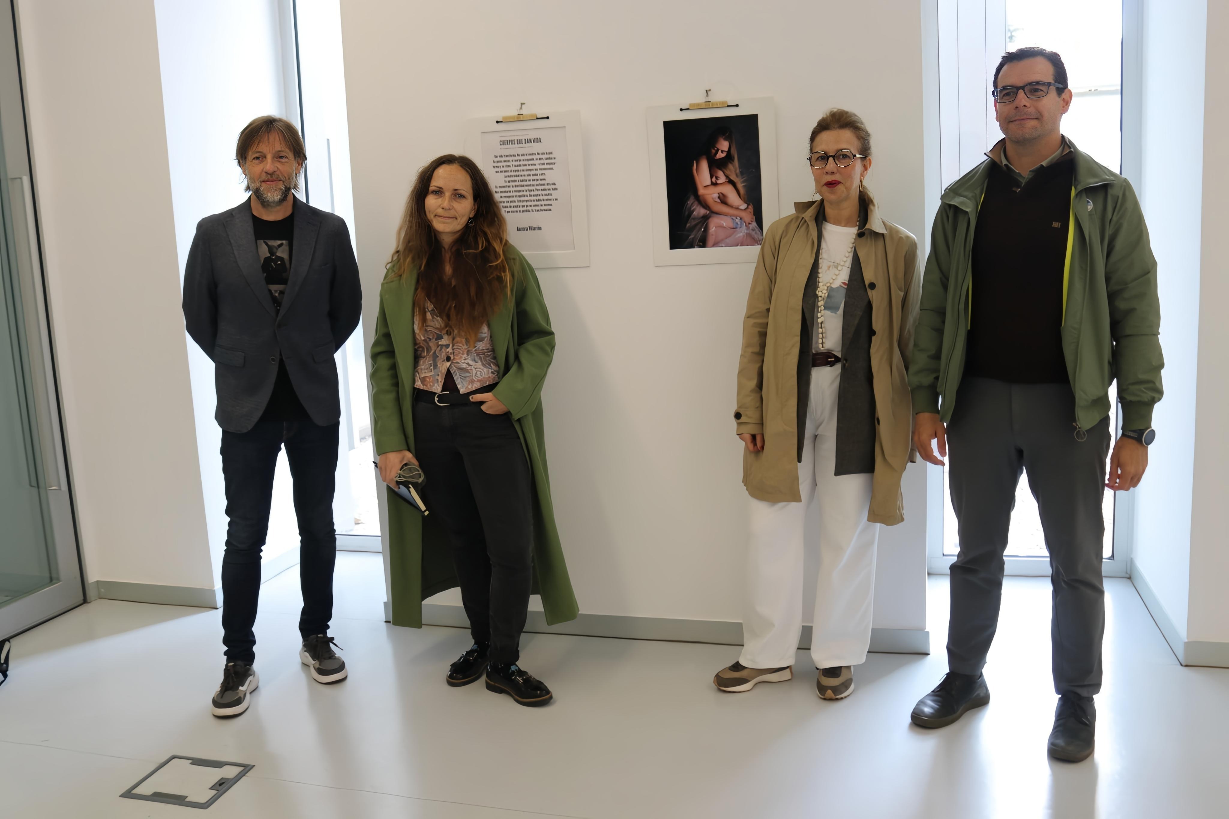 La muestra es una reflexión visual sobre maternidad, transformación y la necesidad de mirar el cuerpo femenino desde el respeto y no desde la exigencia
