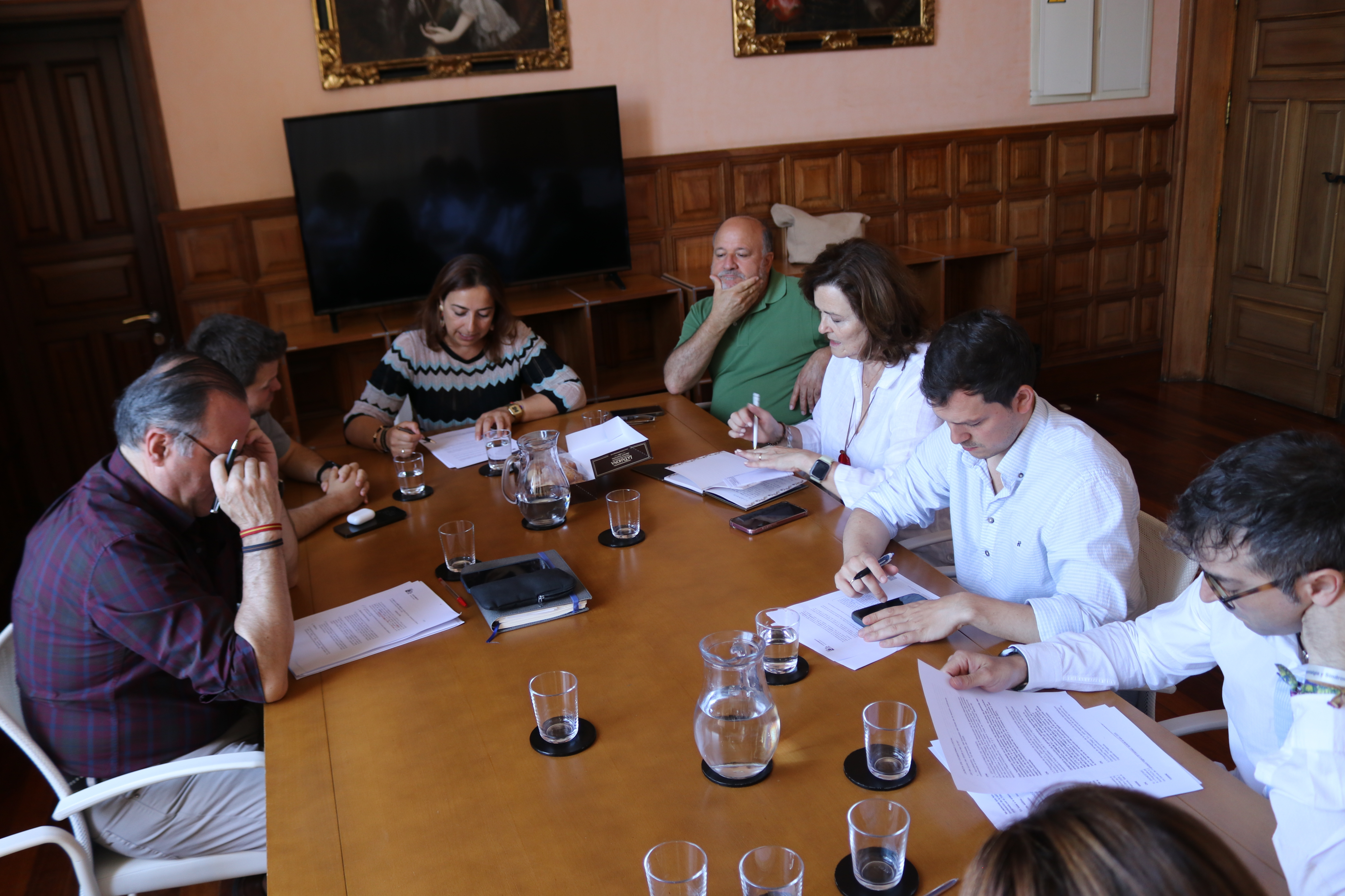 Ya en el área de Personal, se han aprobado las bases y convocatoria del proceso selectivo de tres plazas de Oficial 2ª Oficios, especialidad Albañil-Conductor del Ayuntamiento de Palencia, por concurso oposición libre.