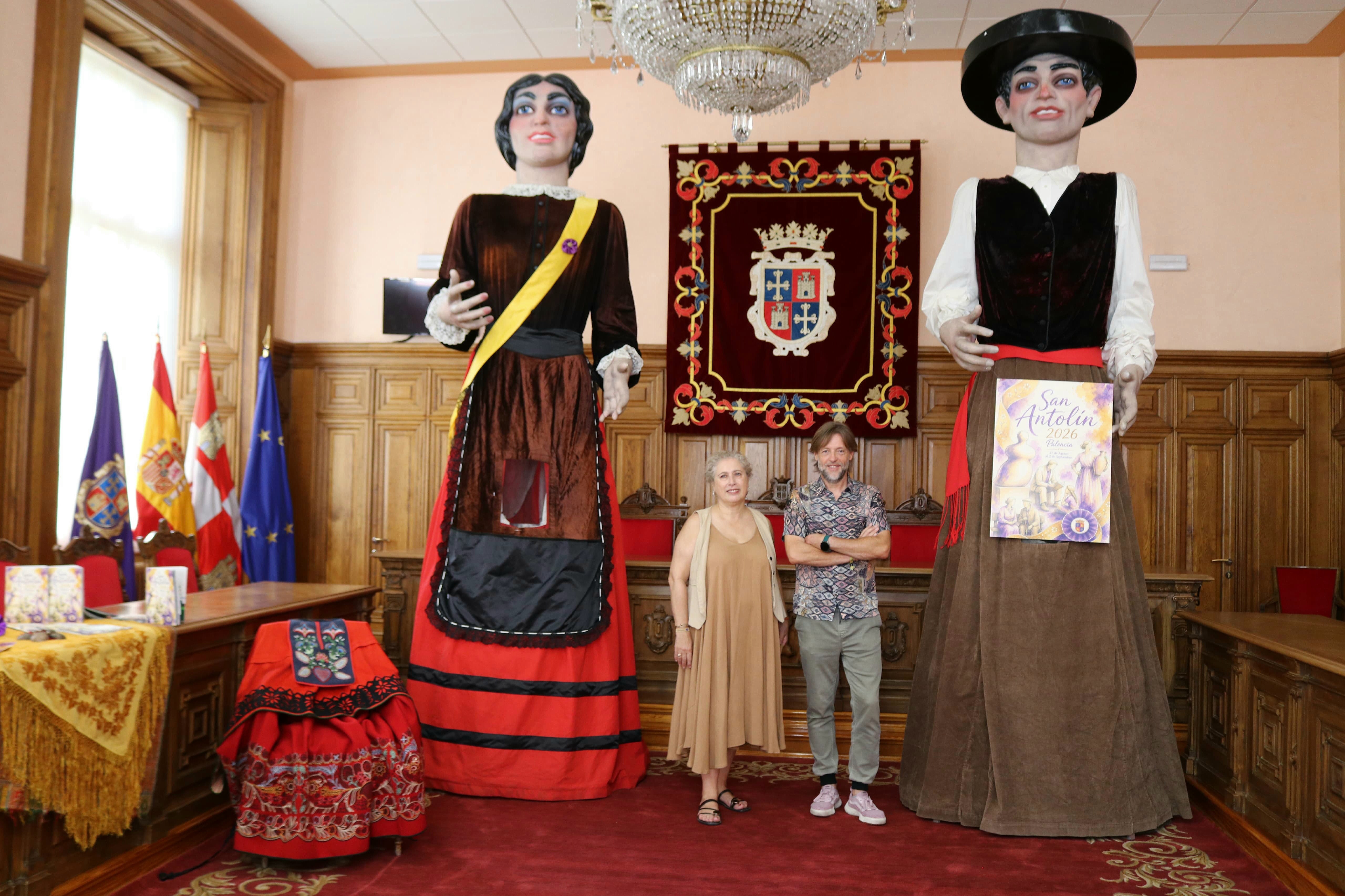 Los Festivales Nacional e Internacional de Folclore A Concejo celebrarán la tradición de la mano del Mercado de Indumentaria e Instrumentos y actuaciones de grupos palentinos, así como llegados desde A Coruña, Mallorca, Zamora, Polonia, Italia o Chile. 