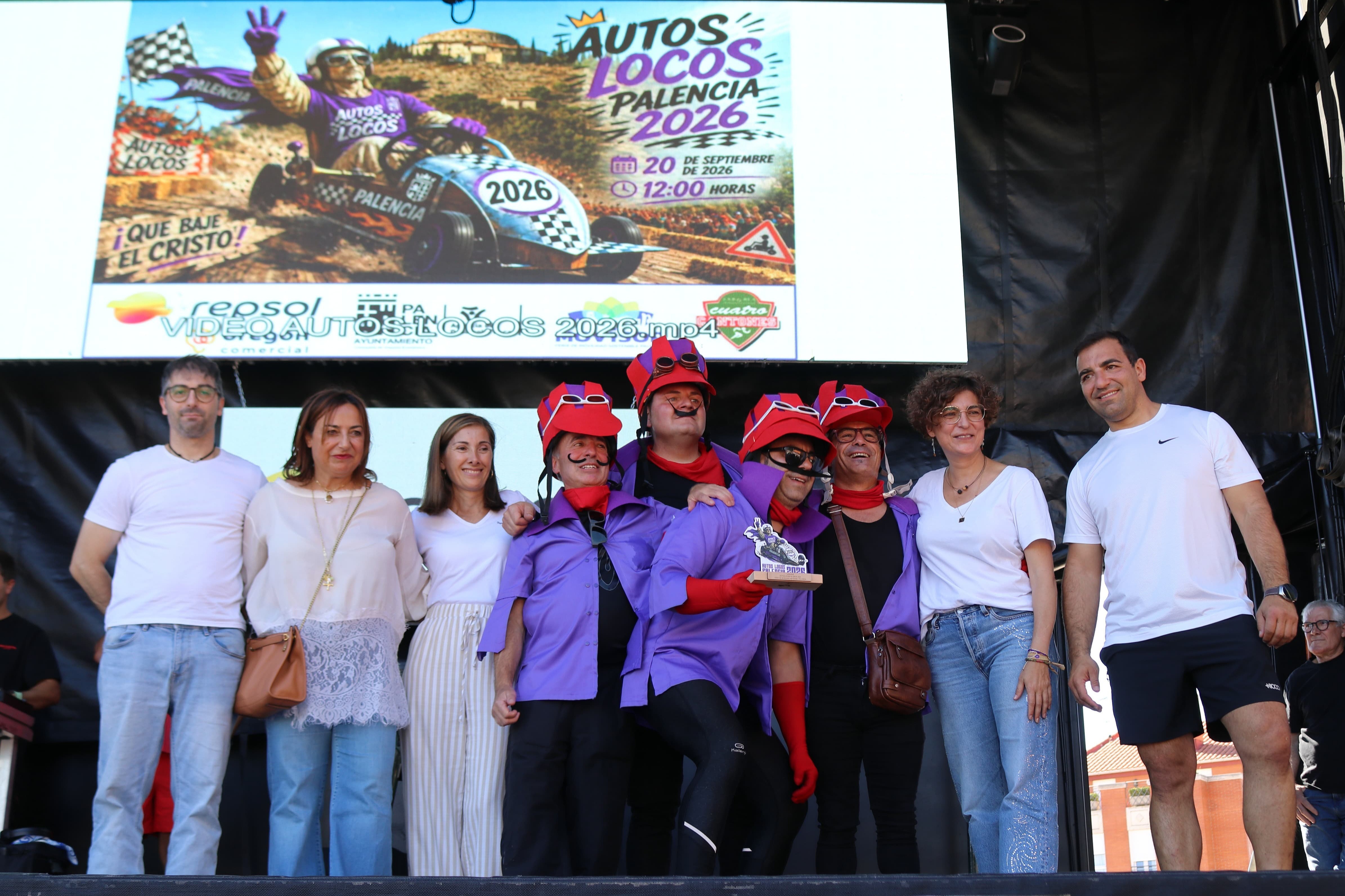 21 vehículos. en tres categorías, compiten lanzándose por la carretera de acceso al Otero. 