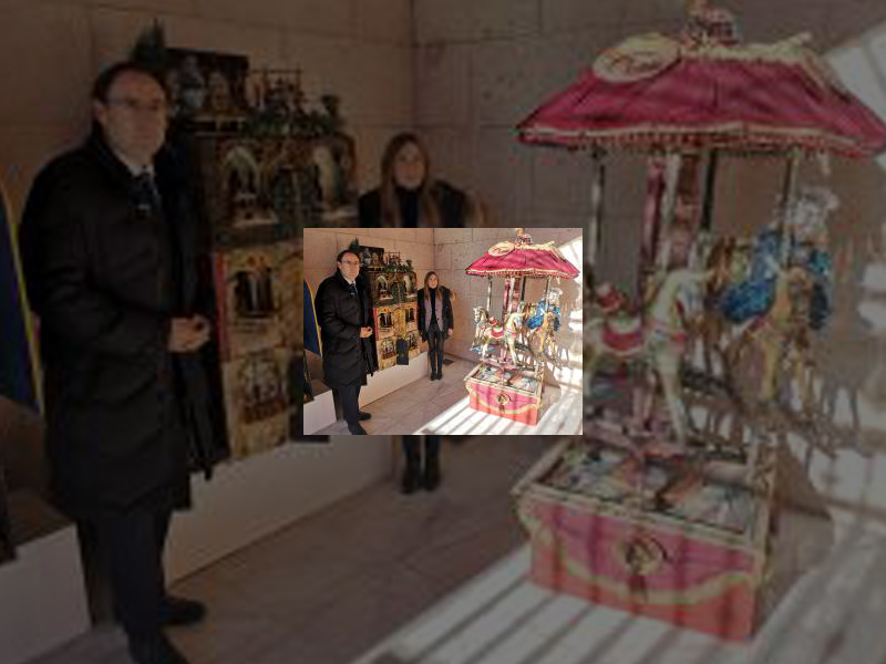 Imagen La Navidad llega al atrio del Ayuntamiento gracias a la inauguración del original belén ideado por Rosana Largo en el que se une la tradición con la fantasía y magia de los cuentos