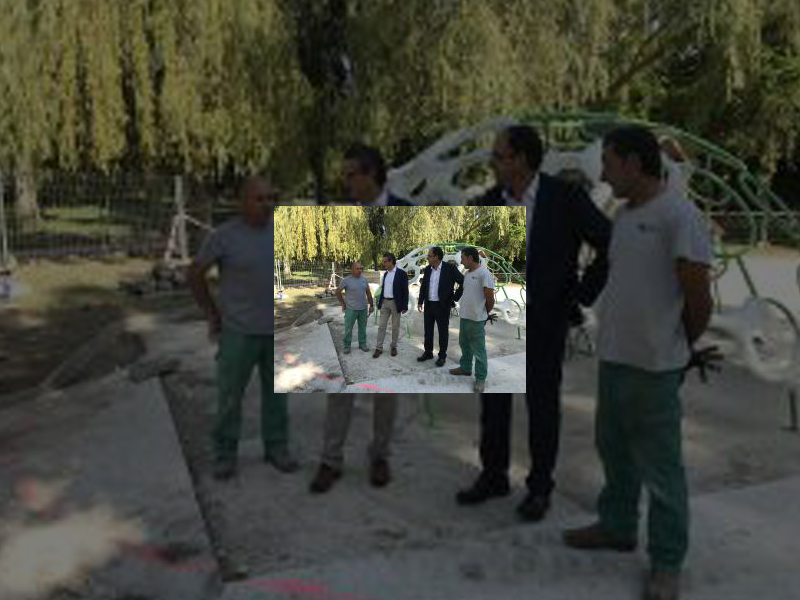 Imagen El Ayuntamiento está mejorando la imagen del Parque Isla Dos Aguas con la construcción de la pista de atletismo y la renovación de su zona infantil