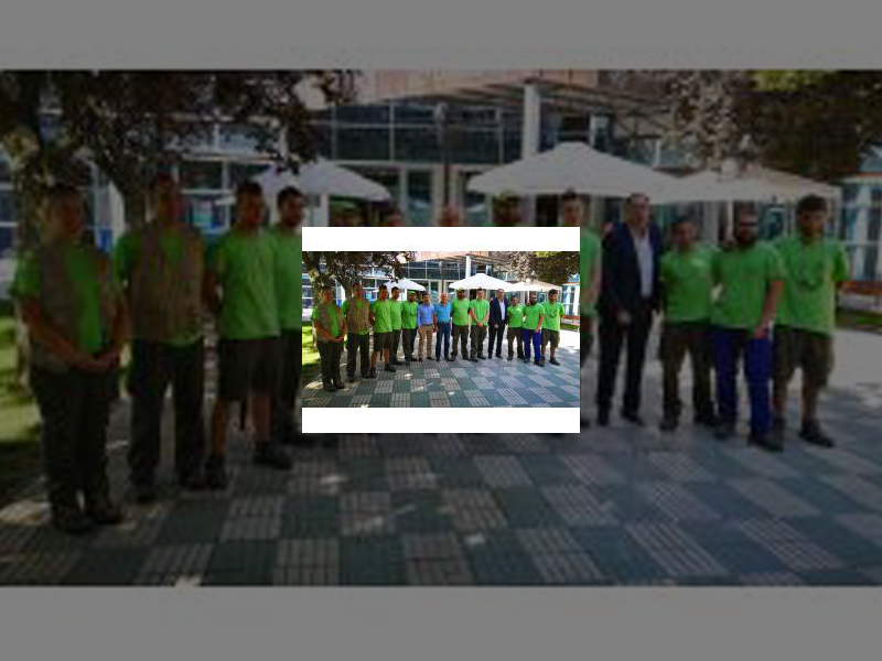 Imagen Las riberas urbanas del Río Carrión están mejorando su aspecto gracias al trabajo de los diez integrantes del Programa Mixto de Formación y Empleo promovido por Ayuntamiento y Junta