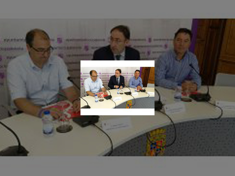 Imagen Los clubes deportivos San Juanillo y Pan y Guindas reciben 11.600 euros del Ayuntamiento para continuar con su labor formativa en el ámbito del deporte base