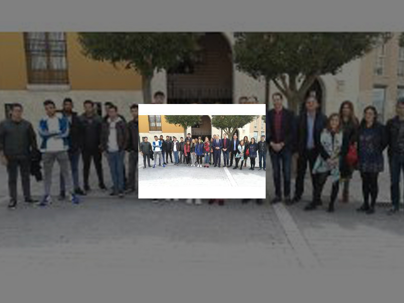 Imagen El Alcalde visita a los integrantes del programa &#039;Jóvenes con ideas&#039; para animarles a que aprovechen esta oportunidad y mostrarles el apoyo del Ayuntamiento mediante la Agencia de Desarrollo Local