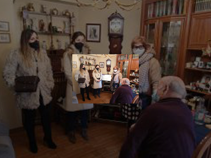 Imagen El Ayuntamiento participa con la ONG &#039;Corazón y Manos&#039; en una iniciativa solidaria que permitirá repartir 200 libros entre los usuarios del Servicio de Ayuda a Domicilio de la capital 