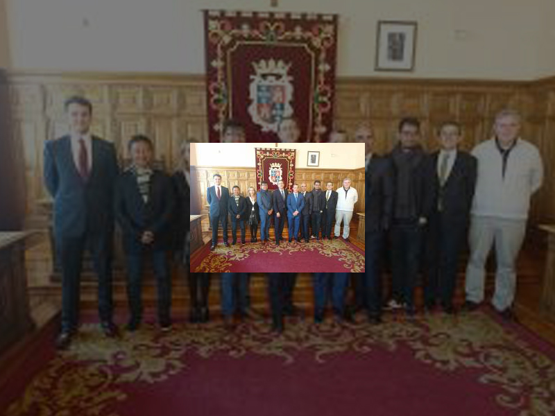 Imagen Una delegación de empresarios indonesios ligados al mundo del fútbol visitan Palencia para estudiar implantar aquí sus proyectos de formación deportiva y académica de forma permanente