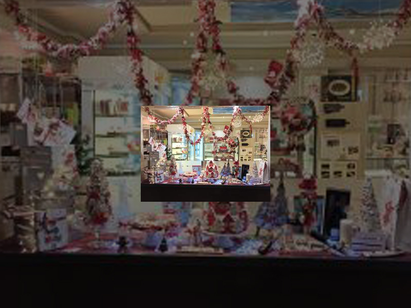 Imagen El escaparate de &#039;La Casa Dulce&#039; se ha alzado con el primer premio del tradicional concurso navideño dotado con 500 euros