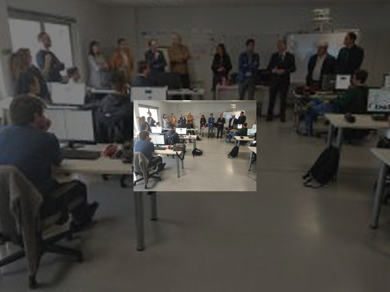 Imagen ​​Los representantes de los empresarios palentinos conocen en primera persona el trabajo que están desarrollando los jóvenes integrantes del proyecto Foroemple@