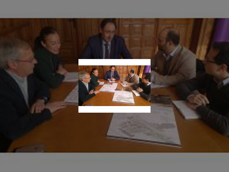 Imagen El Alcalde se reunió con los ganadores del concurso de ideas del Parque de Los Jardinillos para conocer al detalle los pormenores del proyecto 