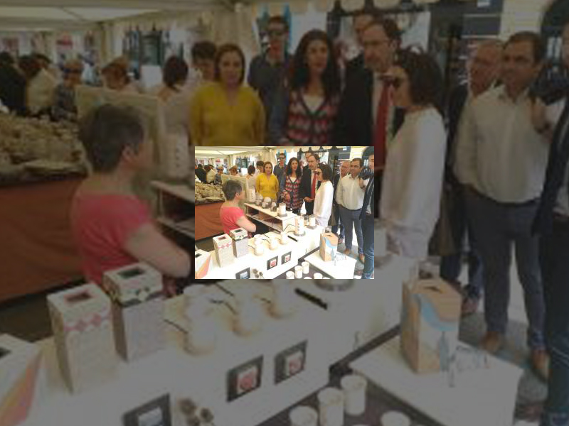 Imagen La Calle Mayor acoge hasta el próximo 4 de junio la XXX Muestra de Cerámica organizada por Ayuntamiento y Ceramistas Palentinos