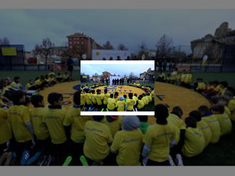 Imagen Ayuntamiento, Fundación Cruyff y Obra Social ”la Caixa” inauguran un Cruyff Court en Palencia para niños y jóvenes en riesgo de exclusión social