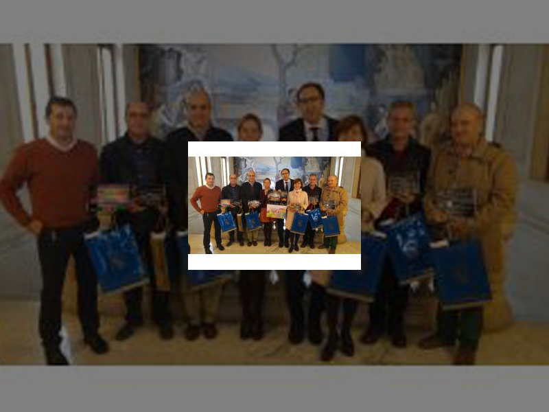 Imagen El Alcalde hizo entrega de los premios a los ganadores del concurso fotográfico &#039;Rincones de Palencia&#039; 2016