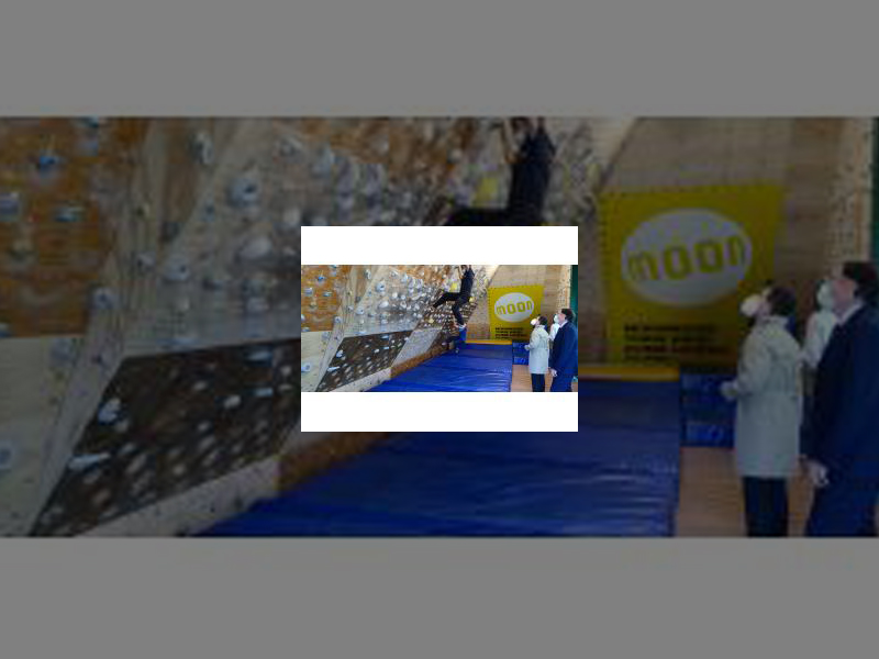 Imagen Las instalaciones de Eras de Santa Marina ofrecen desde hoy un nuevo espacio para los amantes de la escalada gracias a una inversión de 40.000 euros financiados por los Fondos Europeos de Desarrollo Regional de la EDUSI