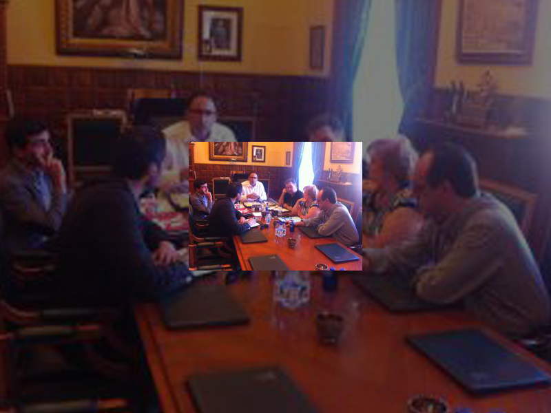 Imagen Ayuntamiento y AEHP acuerdan trabajar para mejorar la coordinación en la organización de la Feria de Día de San Antolín